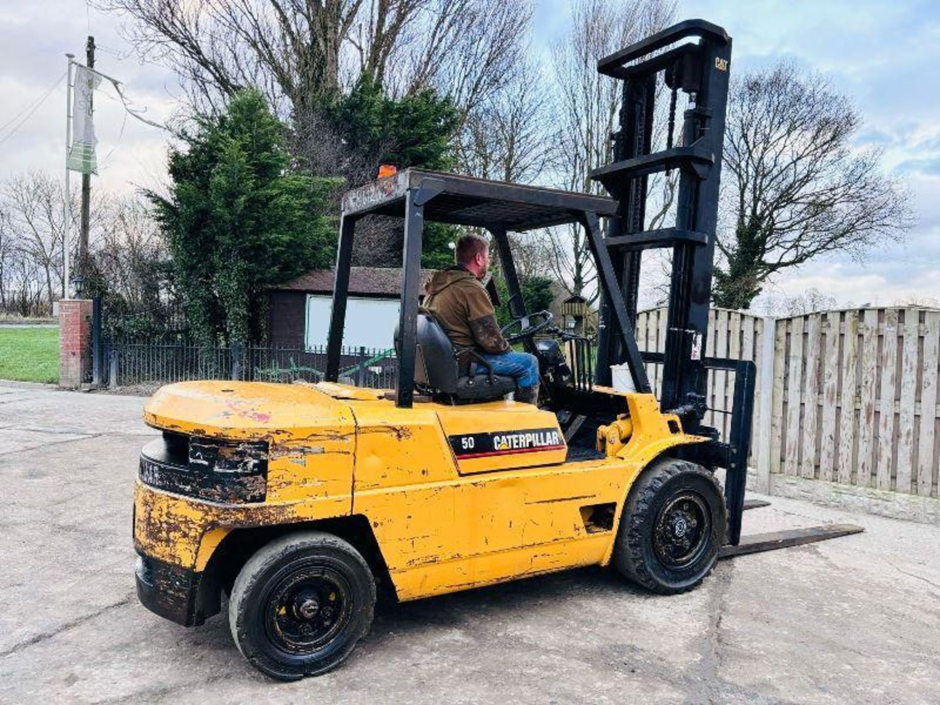 CATERPILLAR DP50 DIESEL FORKLIFT C/W PALLET TINES - Image 3 of 15