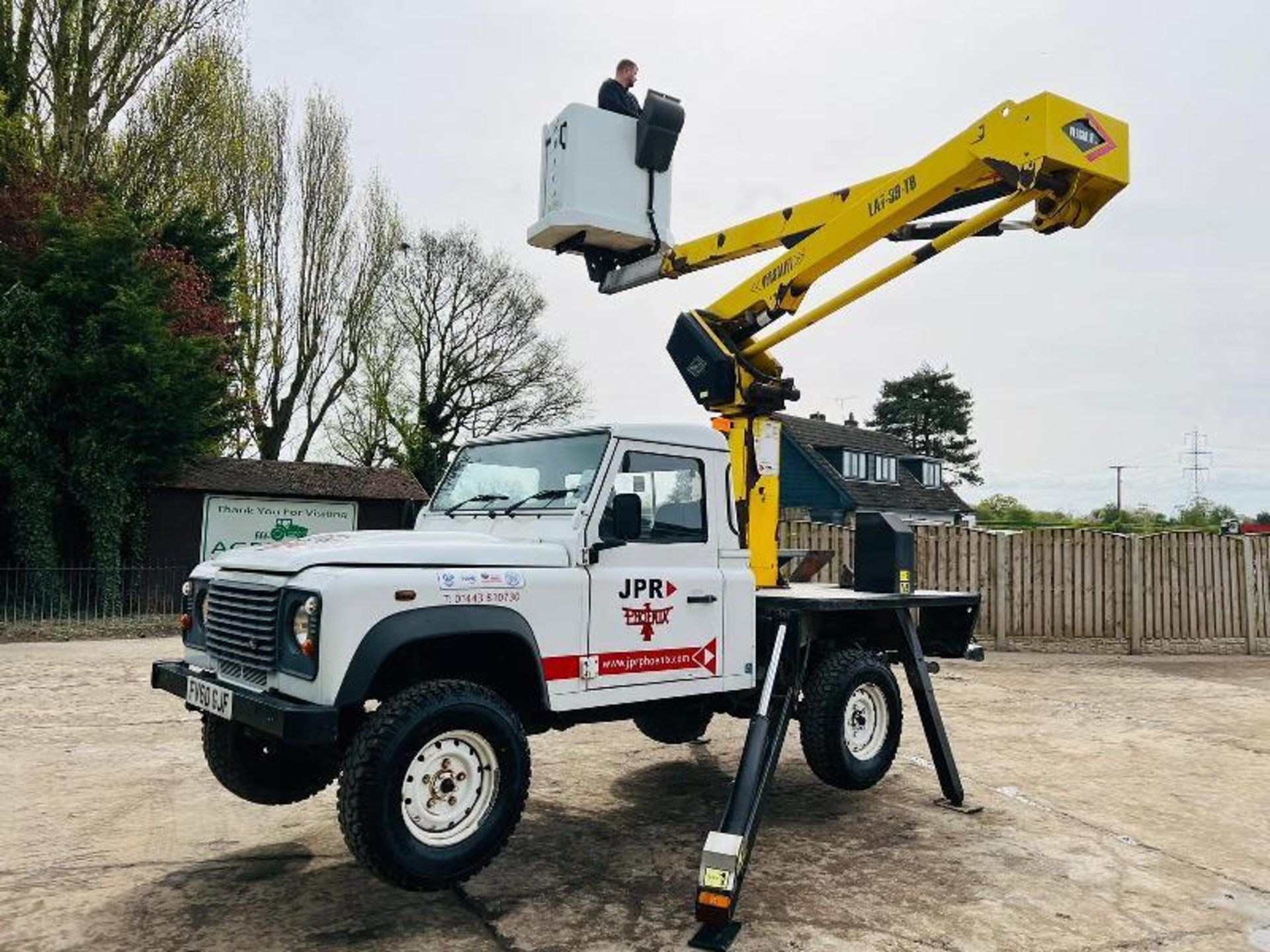 LAND ROVER DEFENDER *YEAR 2010* C/W VERSALIFT MAN LIFT  - Image 6 of 20