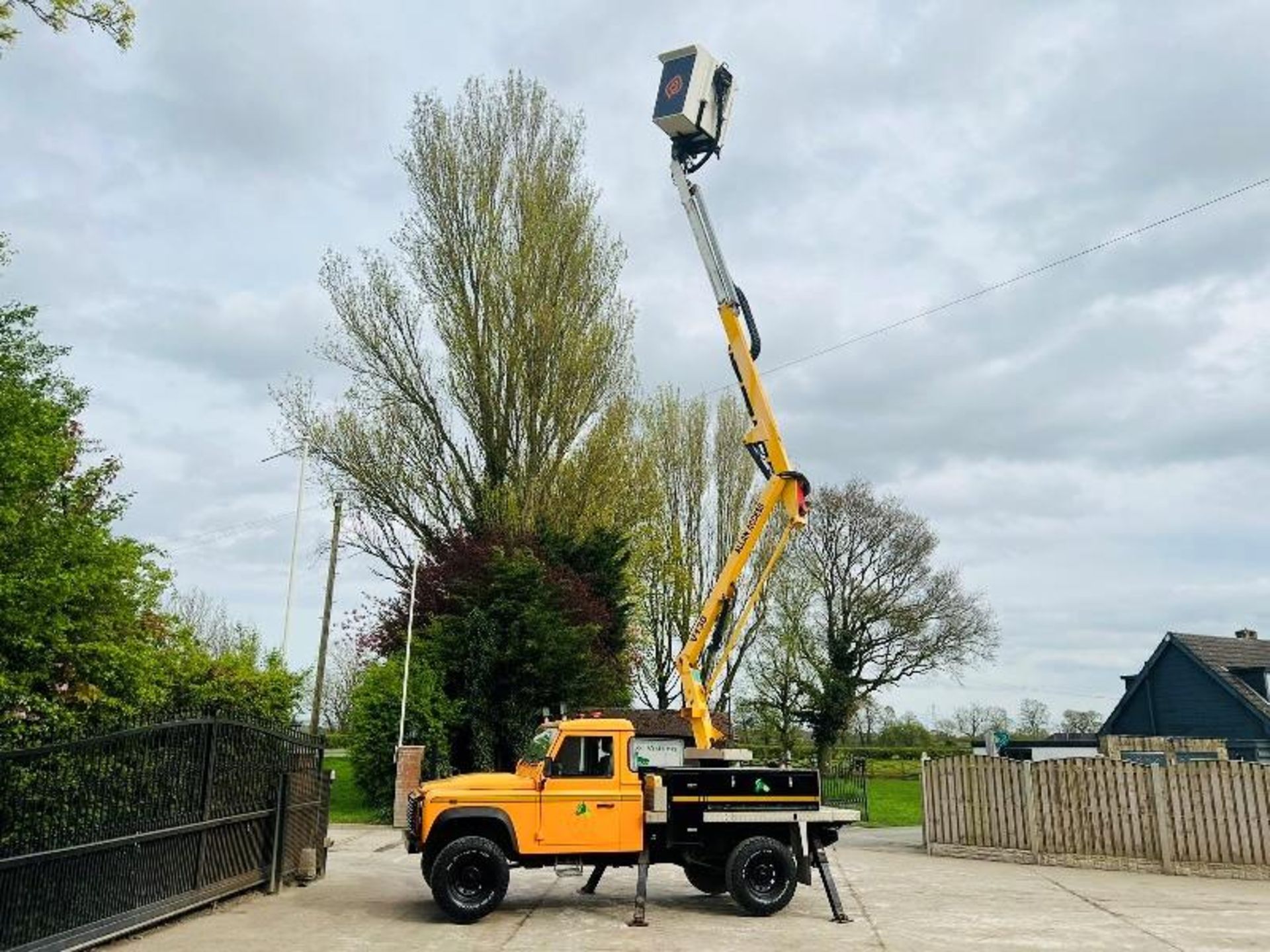 2008 LAND ROVER DEFENDER 130 *YEAR 2008* C/W NIFTY MAN LIFT  - Image 10 of 19