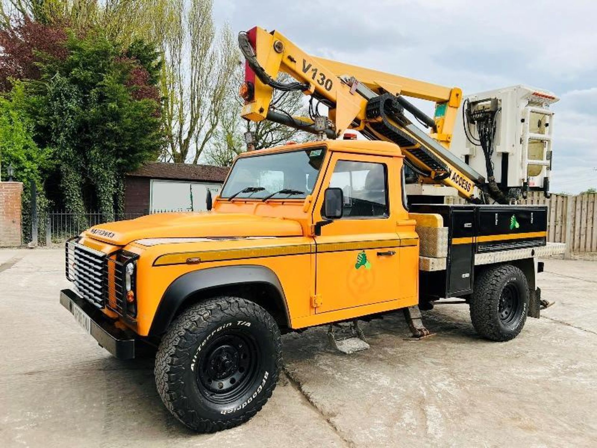 2008 LAND ROVER DEFENDER 130 *YEAR 2008* C/W NIFTY MAN LIFT 