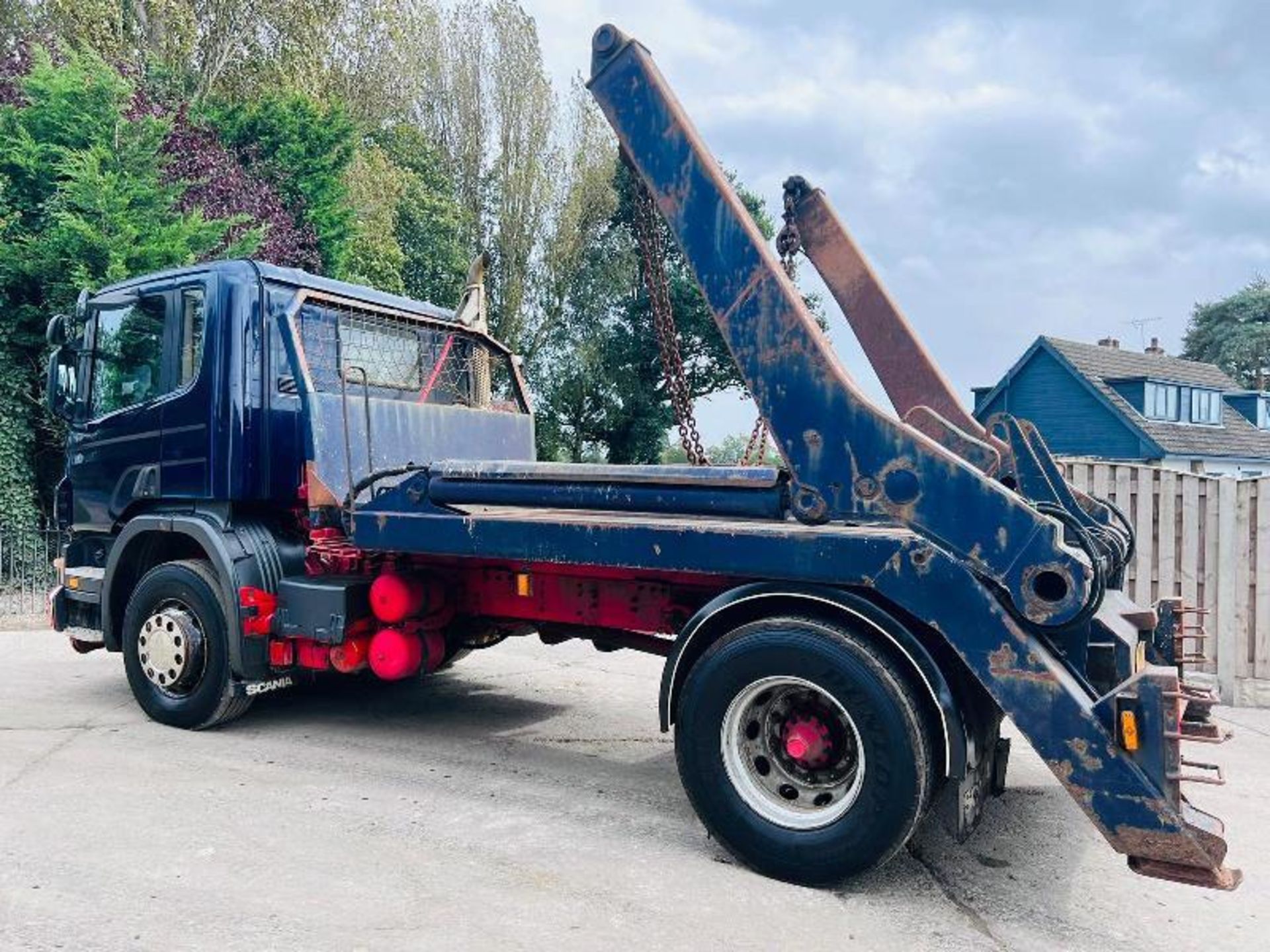 SCANIA P230 4X2 SKIP LORRY C/W MANUAL GEAR BOX & PUSH OUT ARMS - Bild 4 aus 15