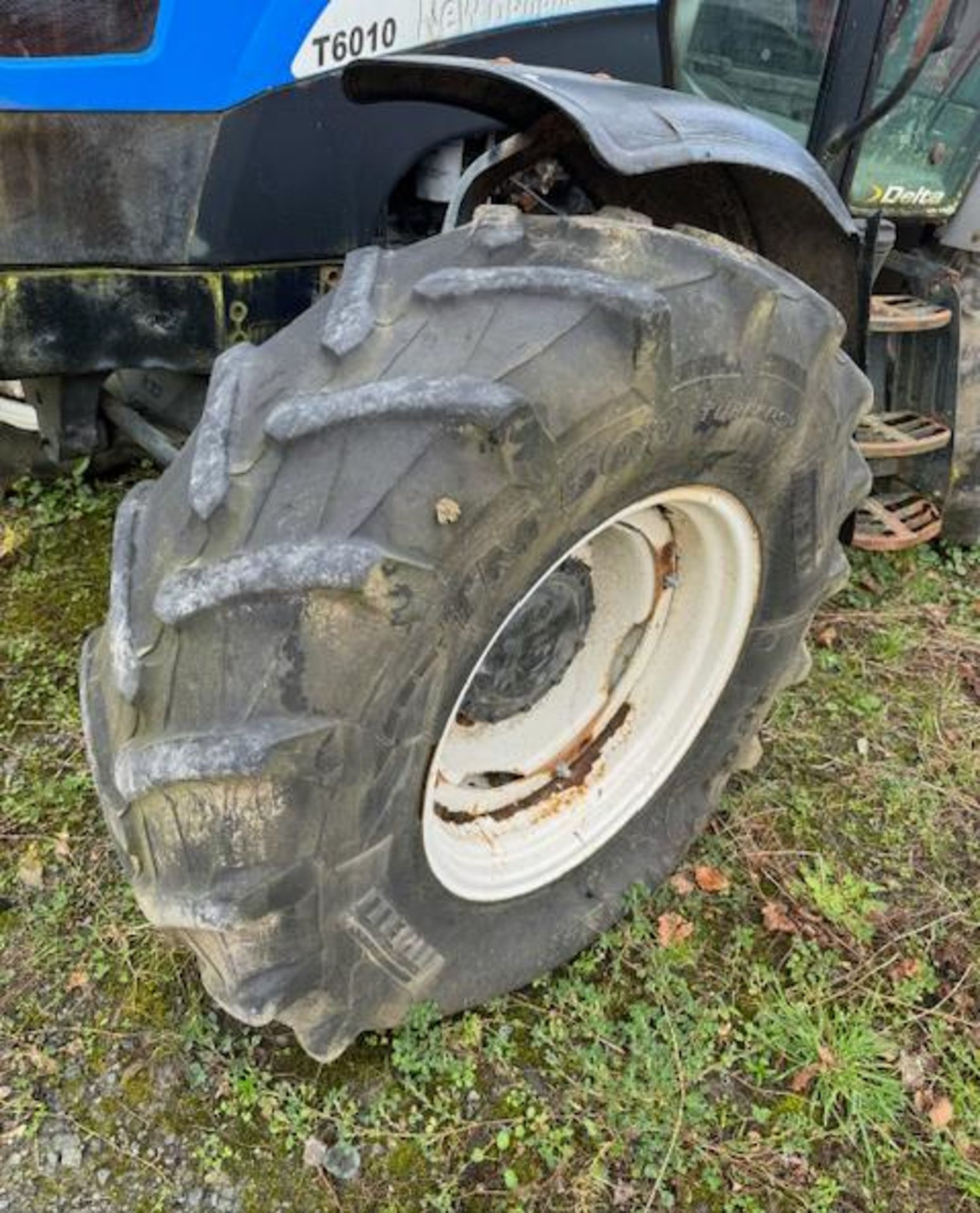 2008 NEW HOLLAND T6010 TRACTOR - Image 2 of 9