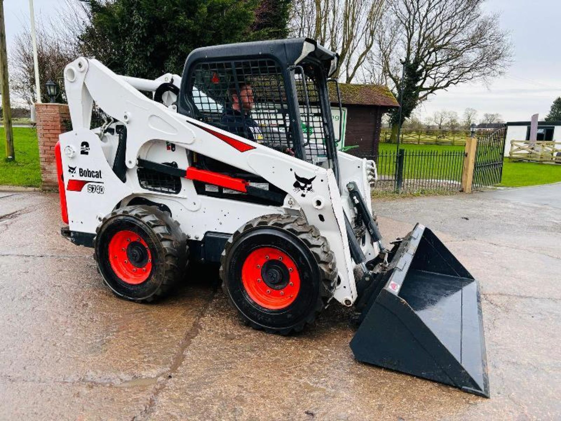 BOBCAT S740 SKIDSTEER *YEAR 2019, 3617 HOURS* C/W BUCKET