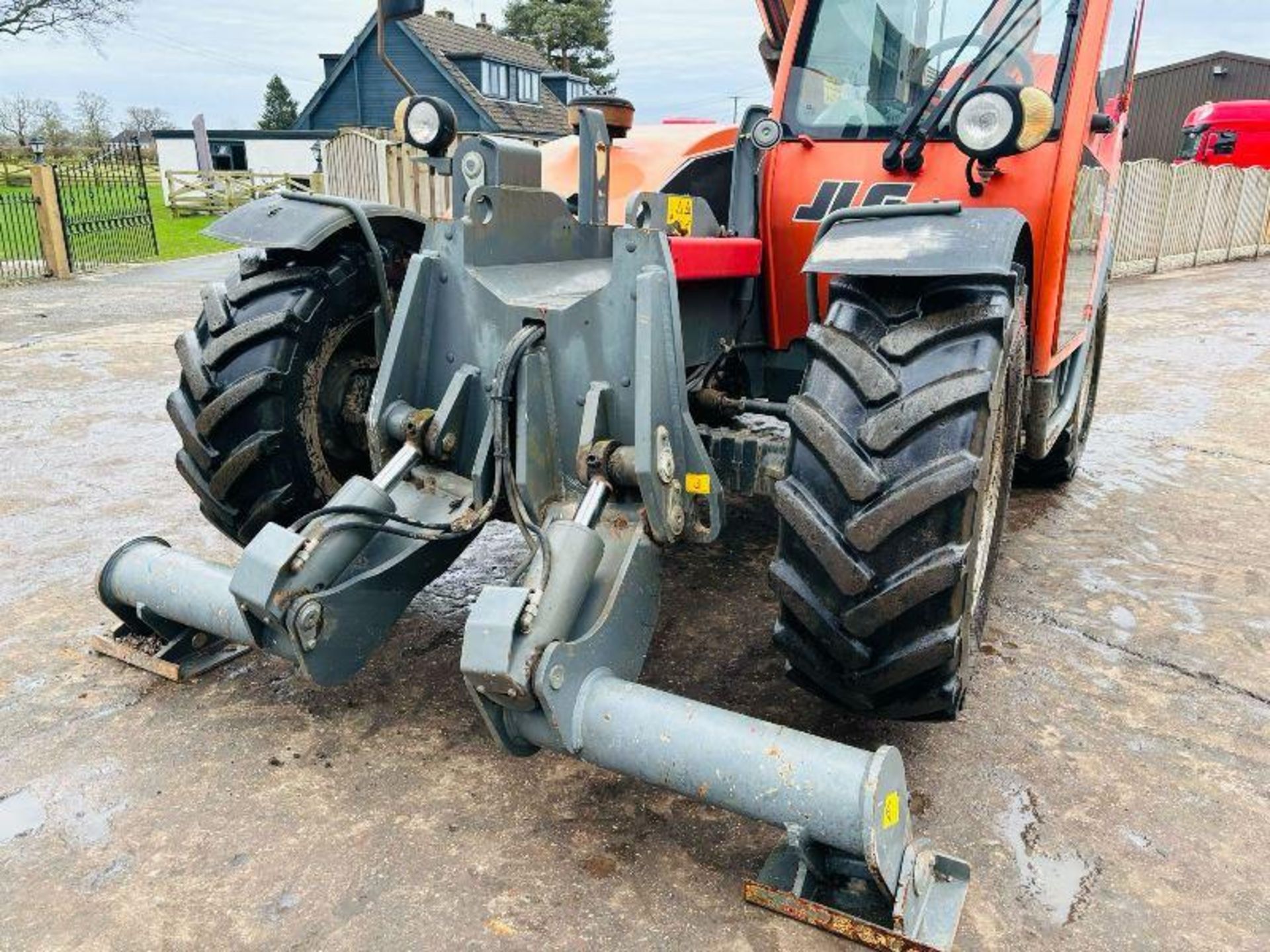 JLG 4013 4WD TELEHANDLER *13 METER REACH, 6283 HOURS* C/W PALLET TINES - Image 8 of 20