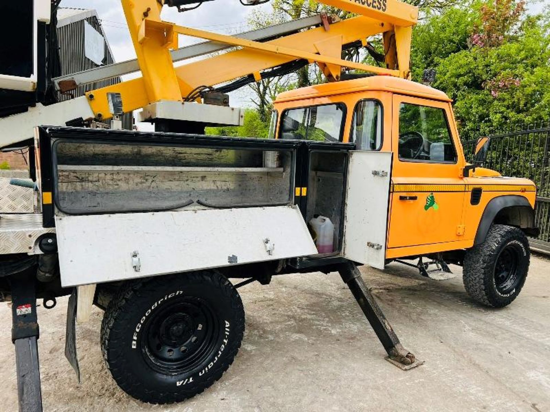 2008 LAND ROVER DEFENDER 130 *YEAR 2008* C/W NIFTY MAN LIFT  - Image 14 of 19