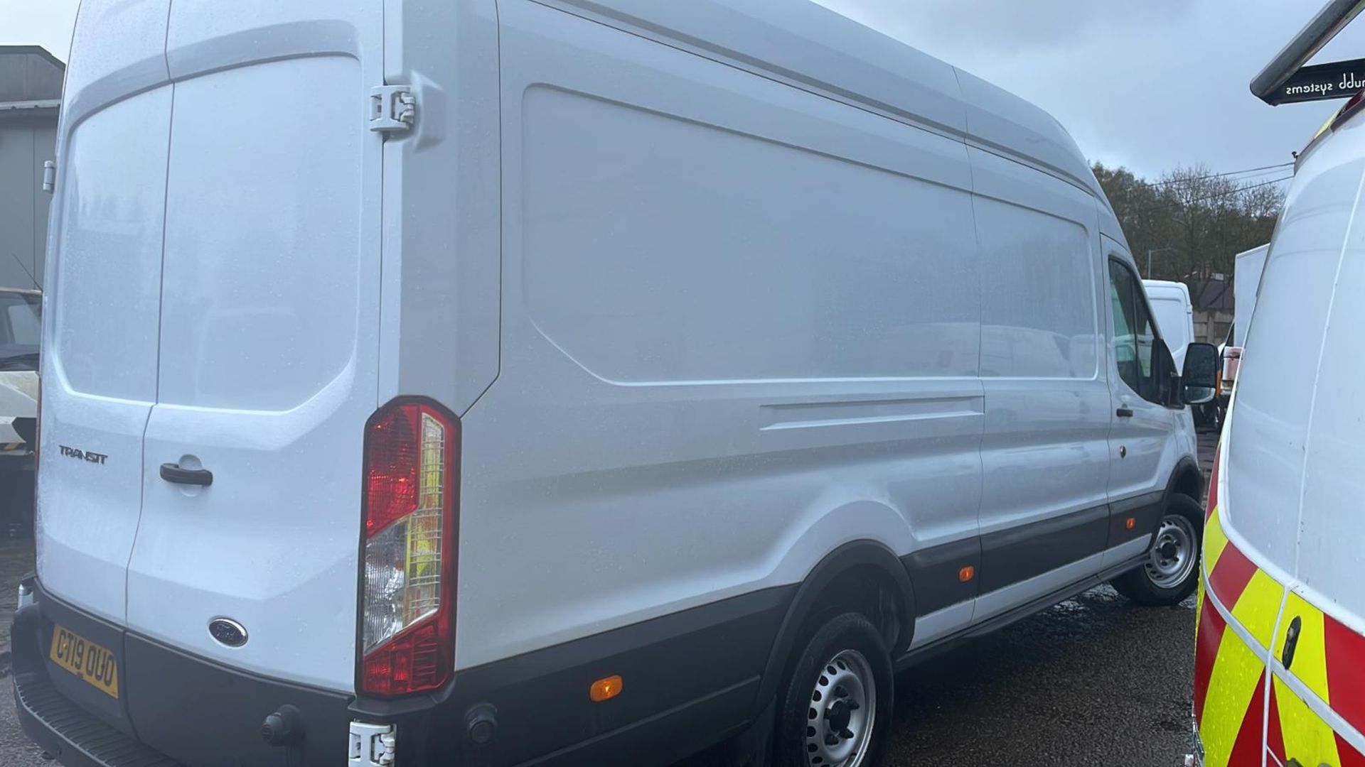 2019 FORD TRANSIT 350 XLWB (JUMBO) VAN - OVER 4 METERS INSIDE REAR - 42.078 MILES - Image 3 of 12