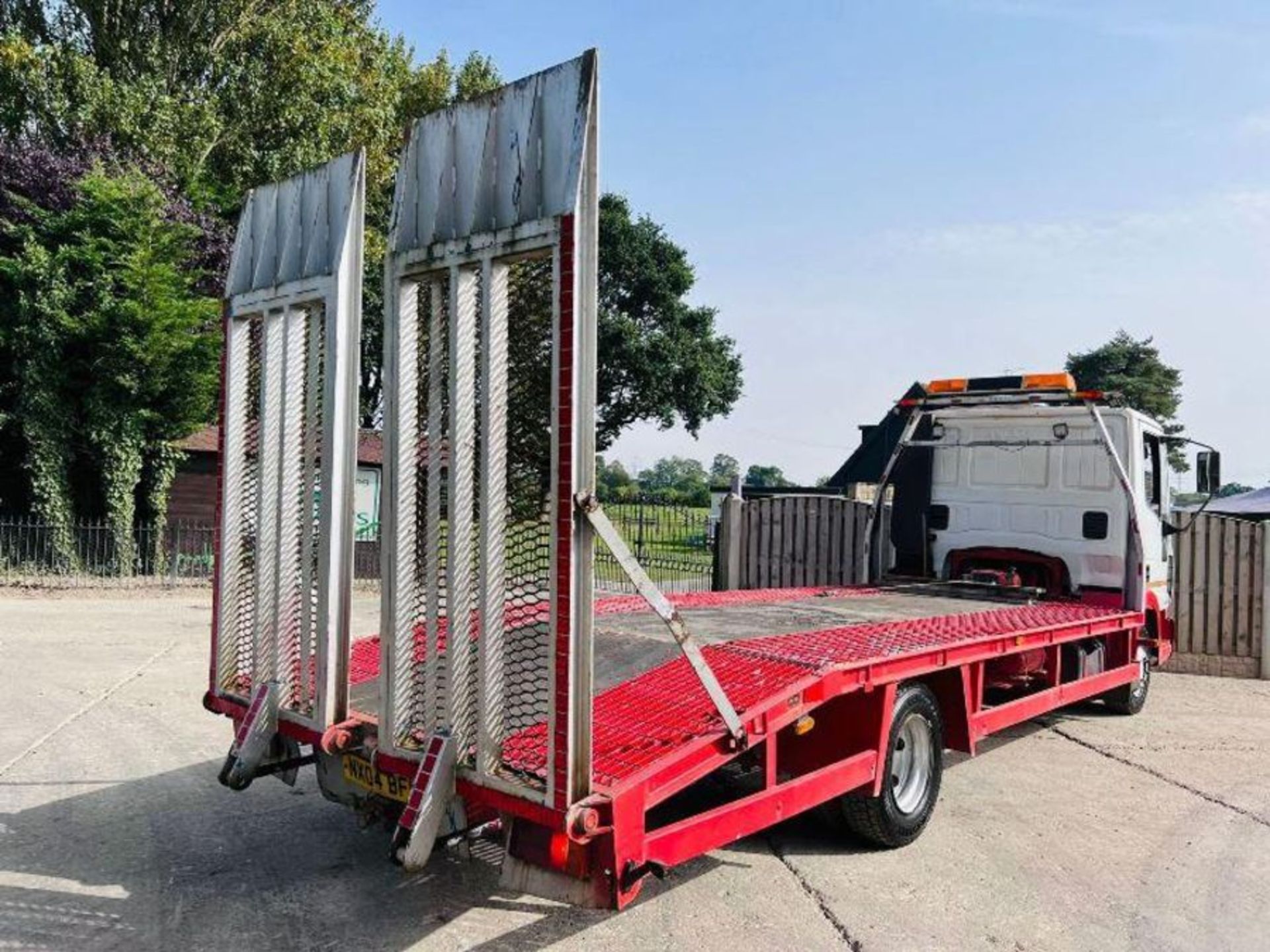 IVECO ML75E17 4X2 BEAVER TAIL LORRY C/W RAMPS - Image 3 of 17