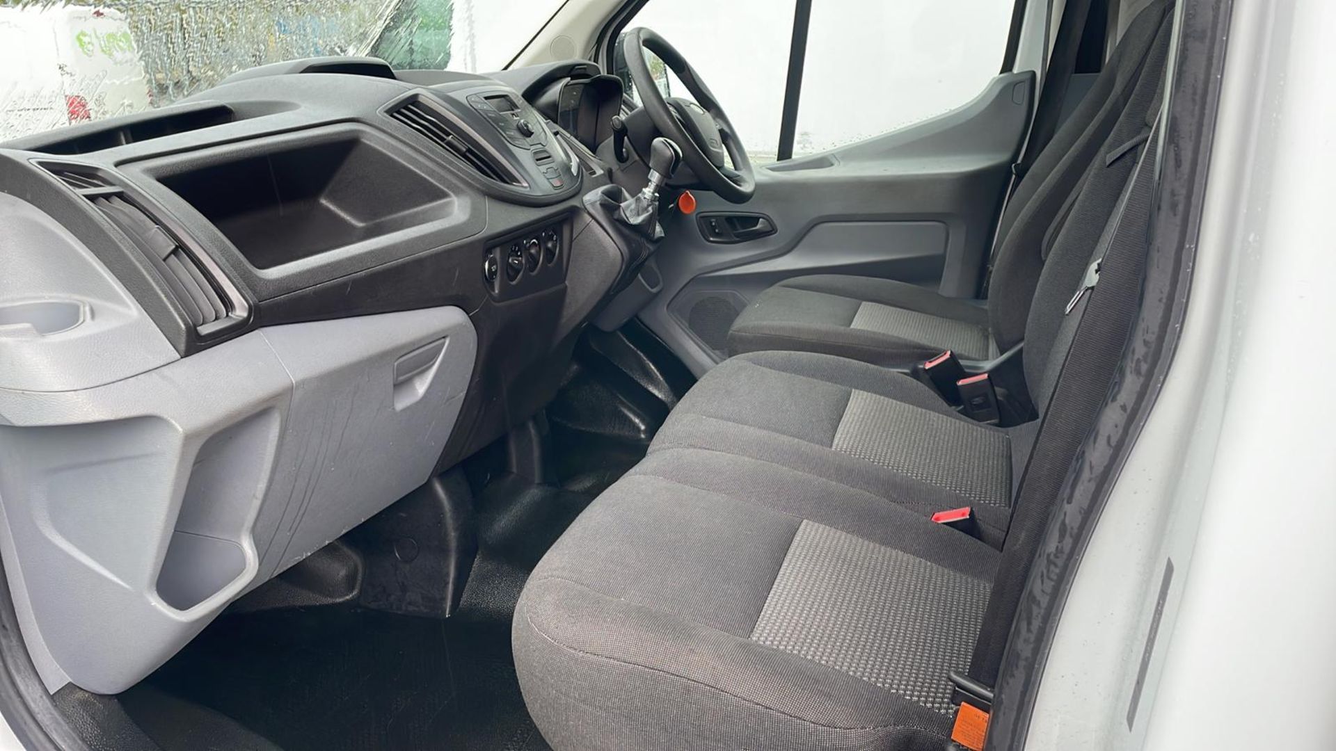 2019 FORD TRANSIT 350 XLWB (JUMBO) VAN - OVER 4 METERS INSIDE REAR - 42.078 MILES - Image 6 of 12