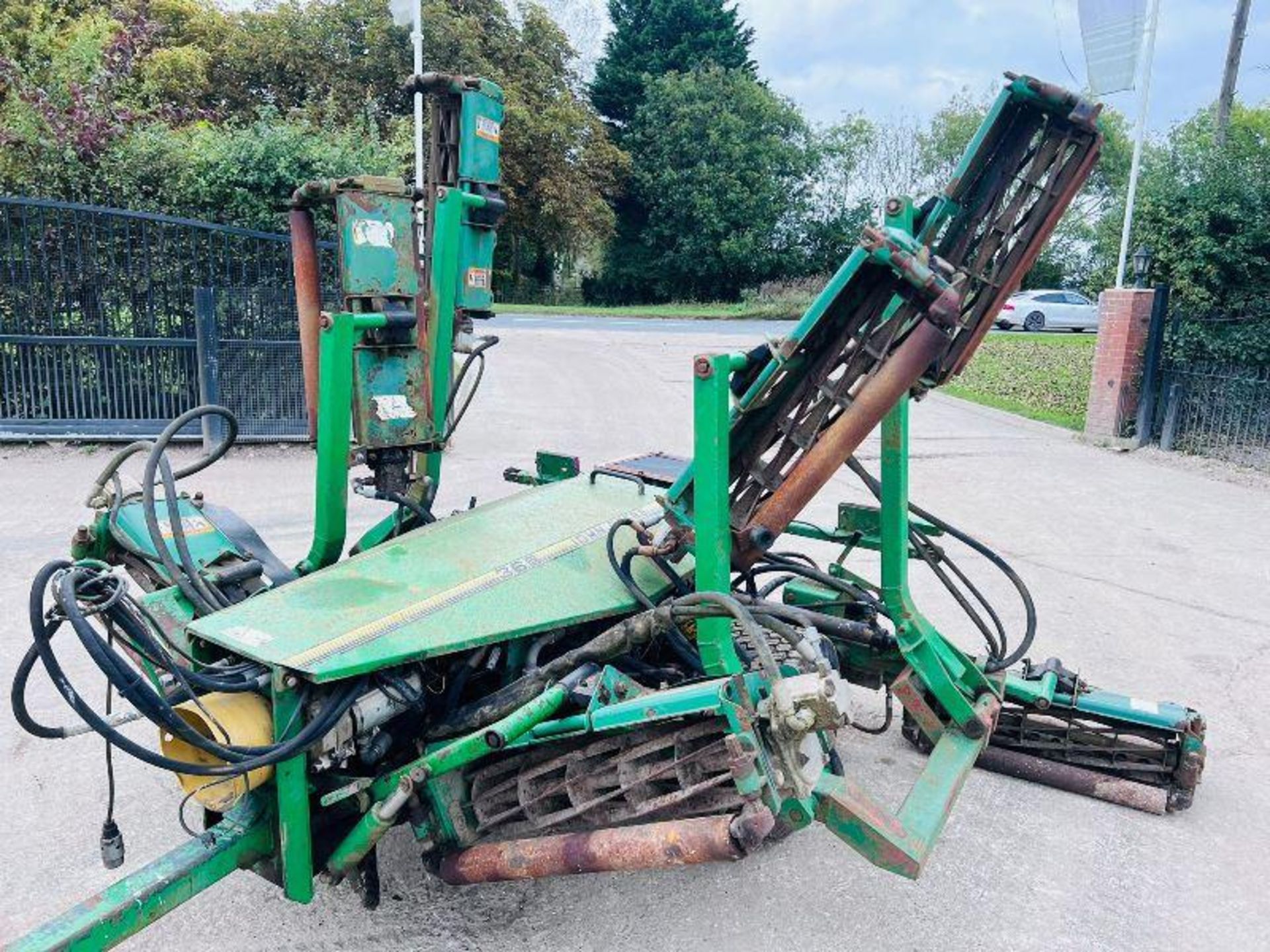 JOHN DEERE 365 9 GANG REEL MOWER - Image 8 of 14