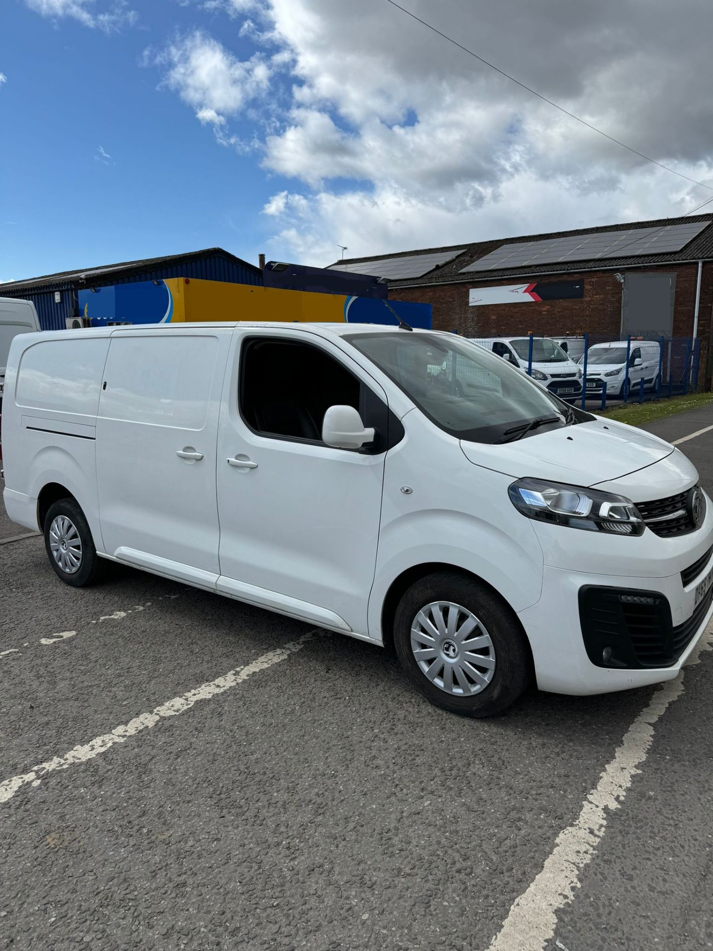 2019 69 VAUXHALL VIVARO SPORTIVE PANEL VAN - 73K MILES - EURO 6 - PLY LINED - AIR CON - Image 9 of 11