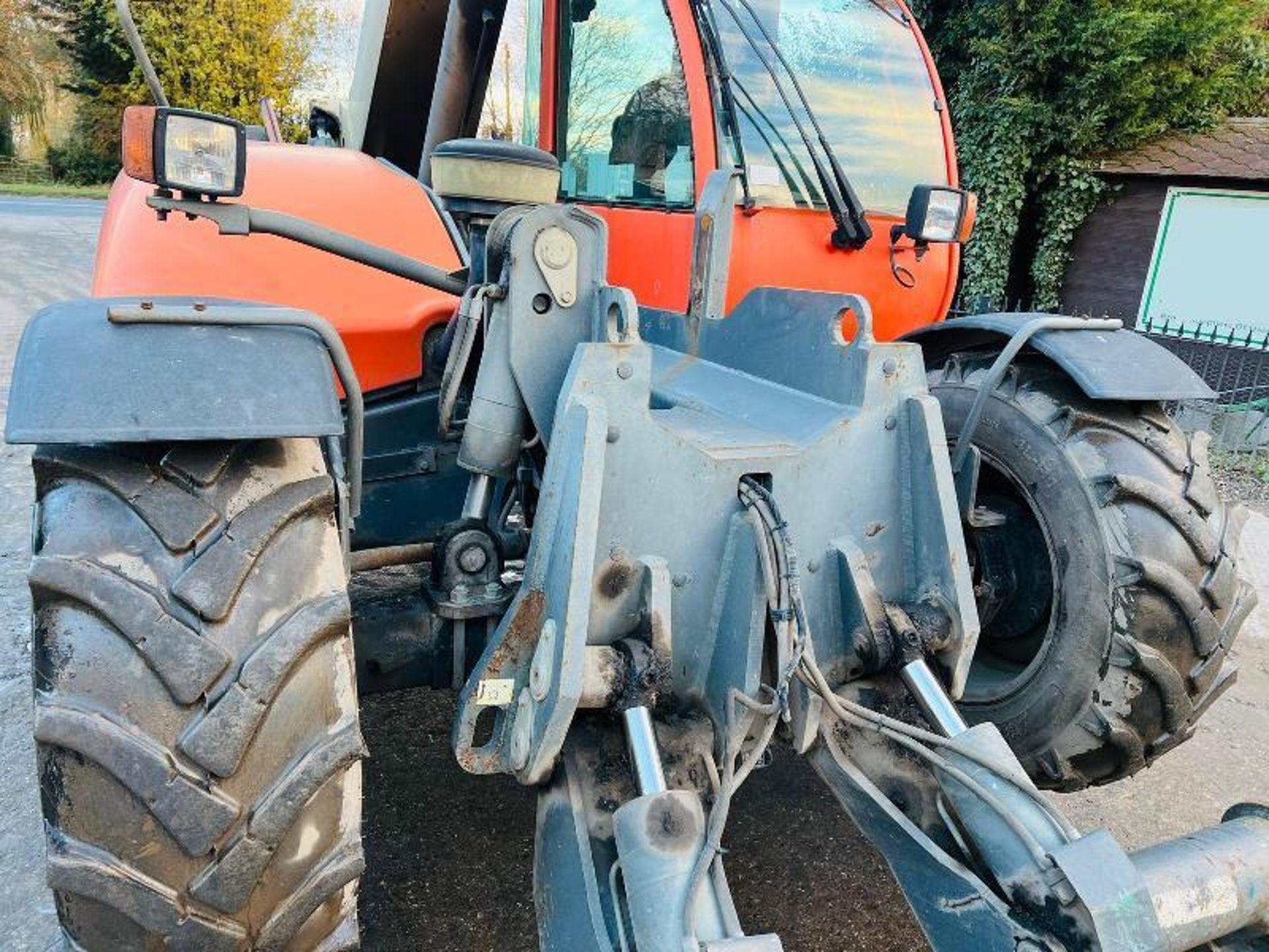 JLG 4013 4WD TELEHANDLER *13 METER REACH* C/W PALLET TINES - Image 17 of 19