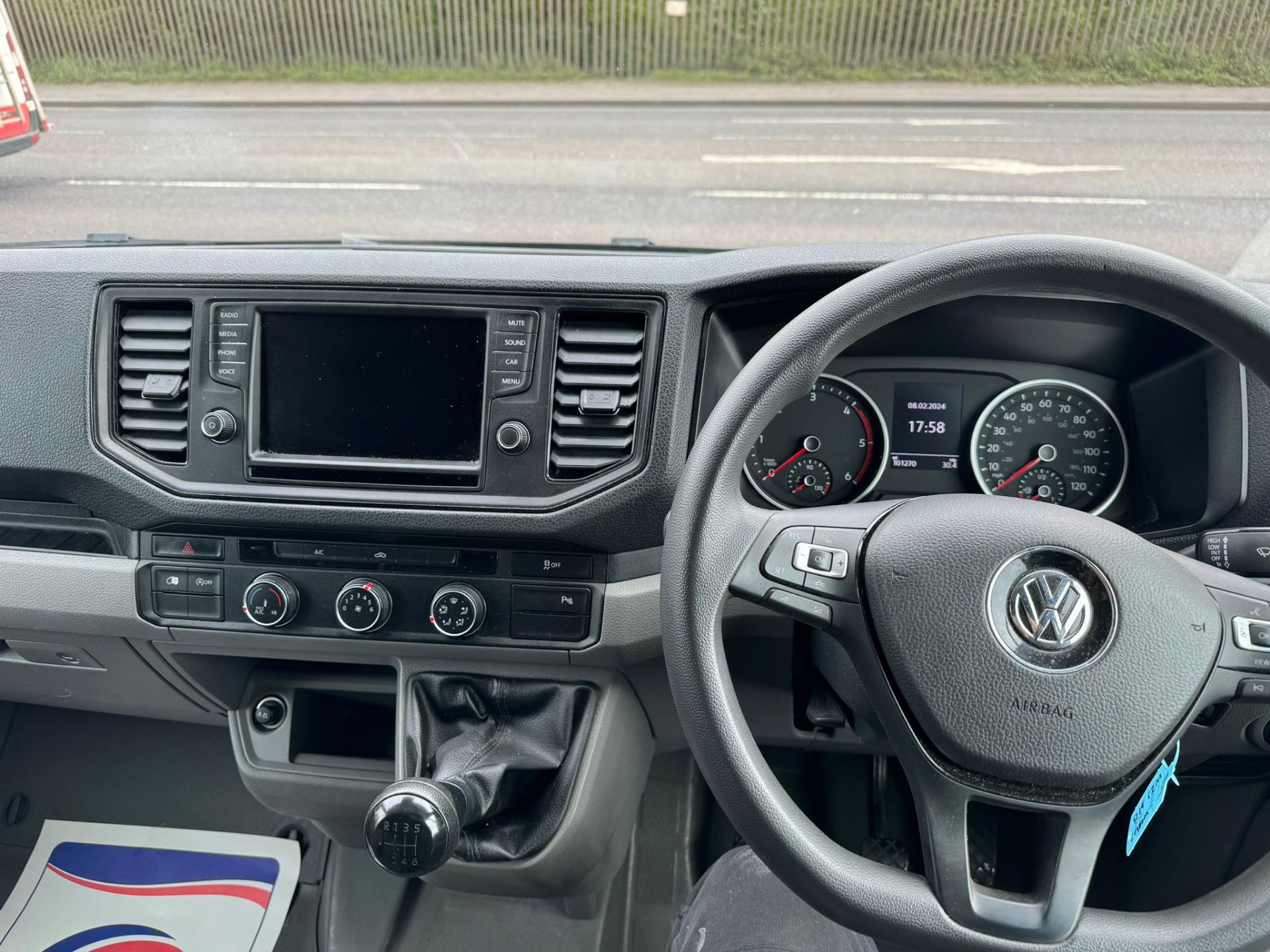 2019 19 VOLKSWAGEN CRAFTER TRENDLINE PANEL VAN - 101K MILES - AIR CON - CRUISE CONTROL - MWB - Image 5 of 13