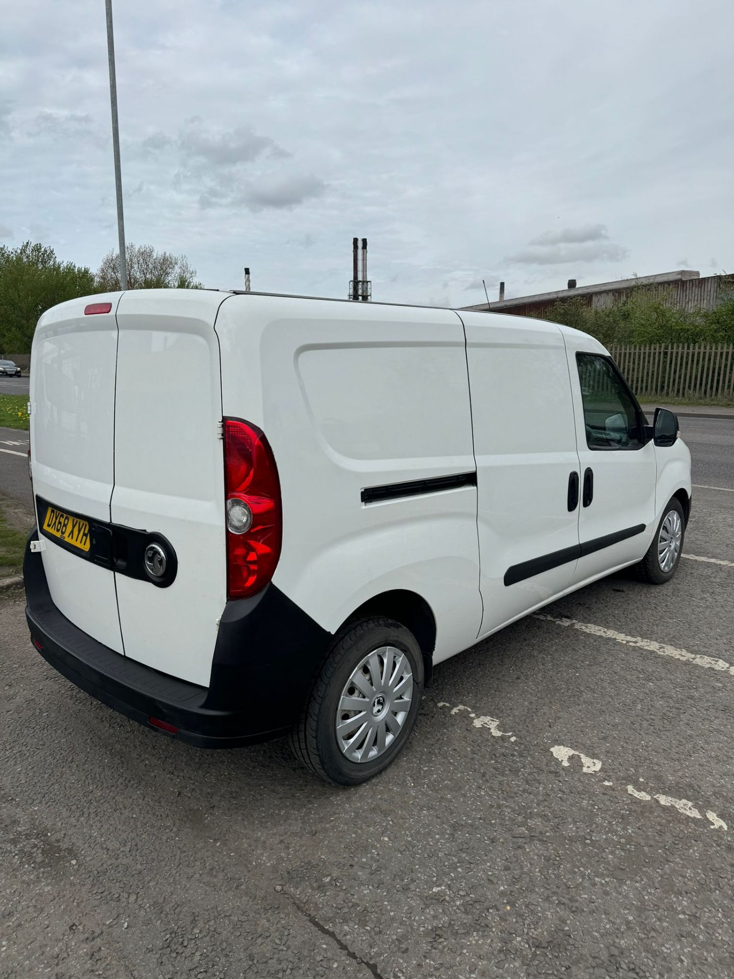 2018 68 VAUXHALL COMBO LWB PANEL VAN - 82K MILES - 1.6 6 SPEED - LWB - EURO 6 - PLY LINED - Image 3 of 12