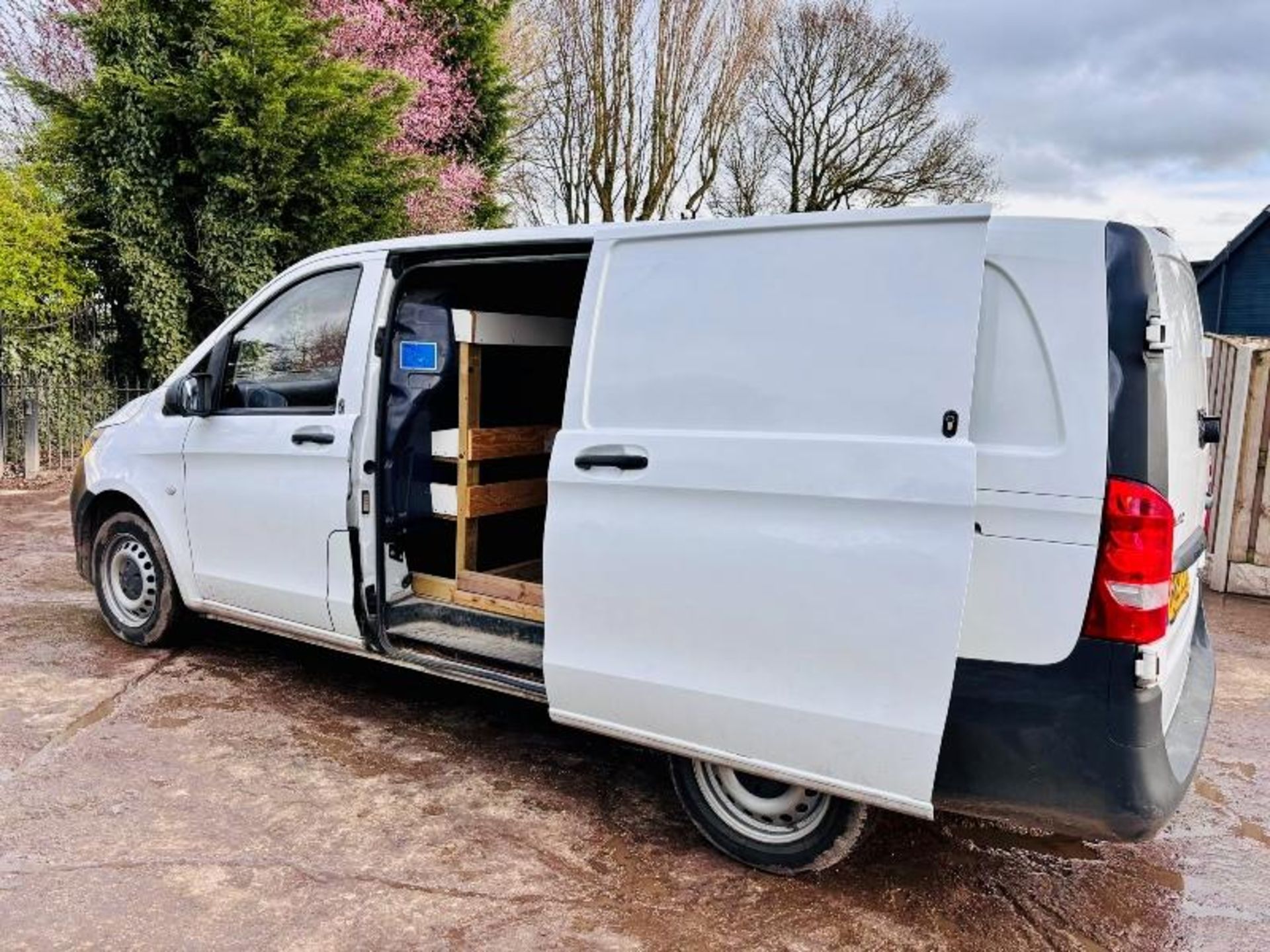 2018 MERCEDES VITO 109CDI VAN - ELECTRIC WINDOW - BULK HEAD - SIDE LOADING DOOR - Image 11 of 18