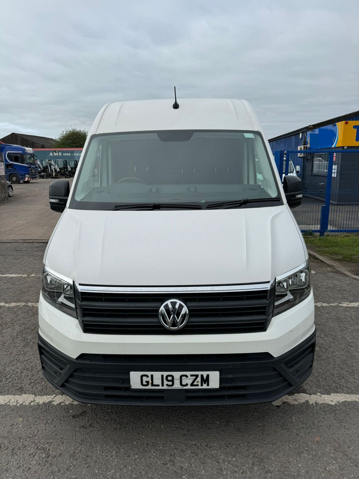 2019 19 VOLKSWAGEN CRAFTER TRENDLINE PANEL VAN - 101K MILES - AIR CON - CRUISE CONTROL - MWB - Image 4 of 13