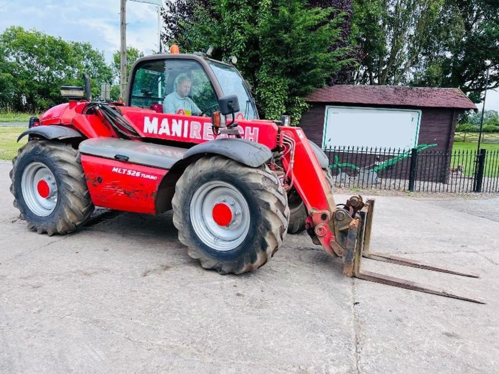 MANITOU MLT526T 4WD TELEHANDLER C/W PALLET TINES.