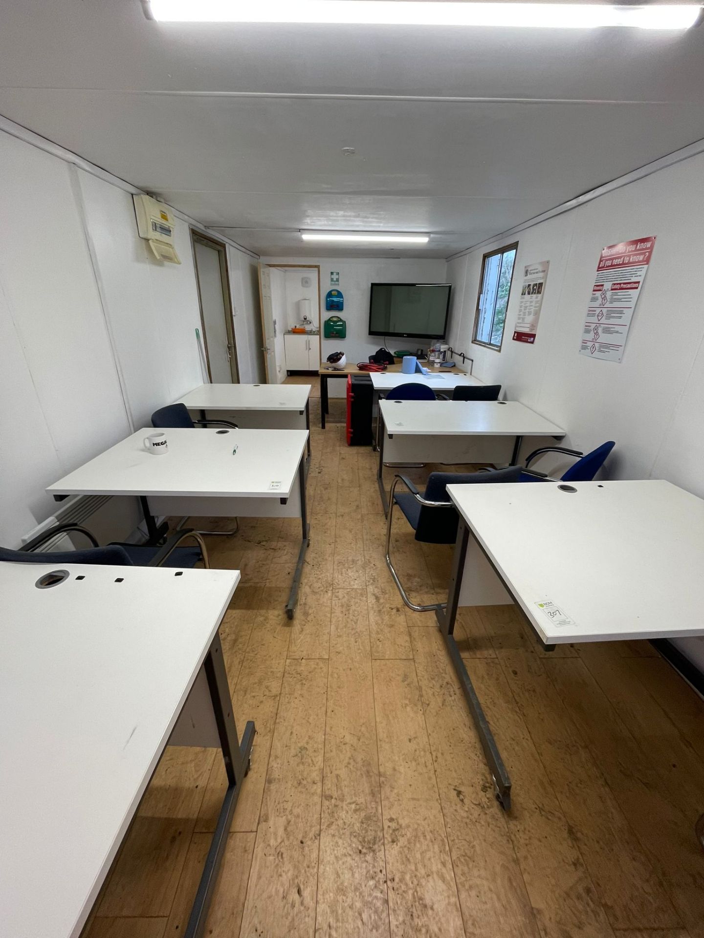 32FT X 10FT ANTI-VANDAL CABIN - OFFICE/ TRAINING ROOM AND SMALL CANTEEN AREA. - Image 7 of 8