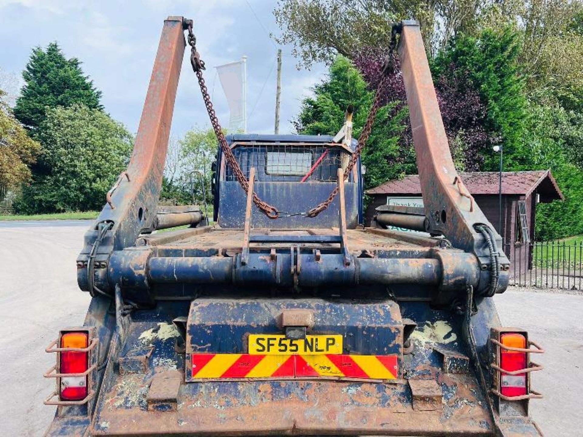 SCANIA P230 4X2 SKIP LORRY C/W MANUAL GEAR BOX & PUSH OUT ARMS - Image 12 of 15