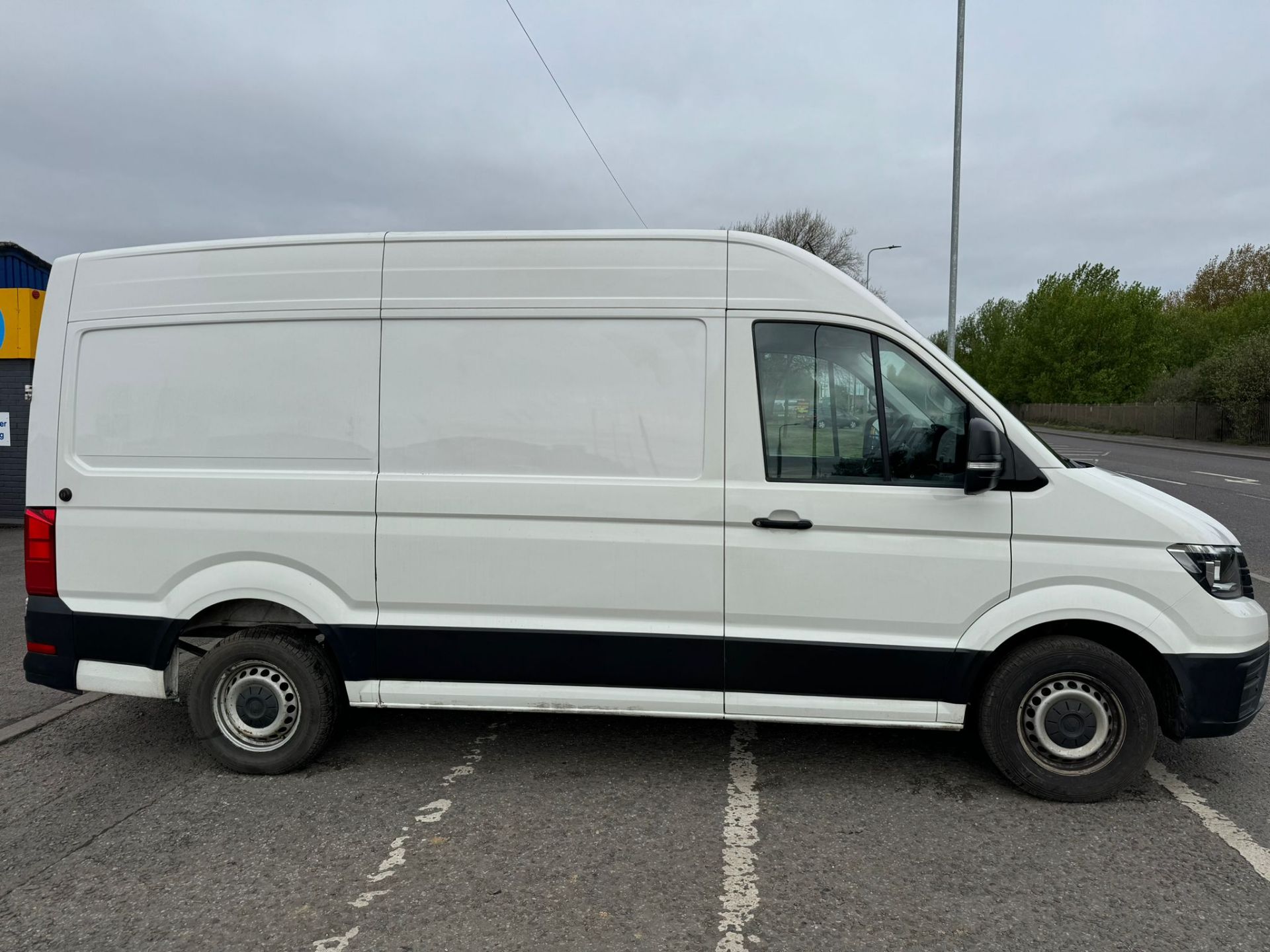 2019 19 VOLKSWAGEN CRAFTER TRENDLINE PANEL VAN - 101K MILES - AIR CON - CRUISE CONTROL - MWB - Image 8 of 13