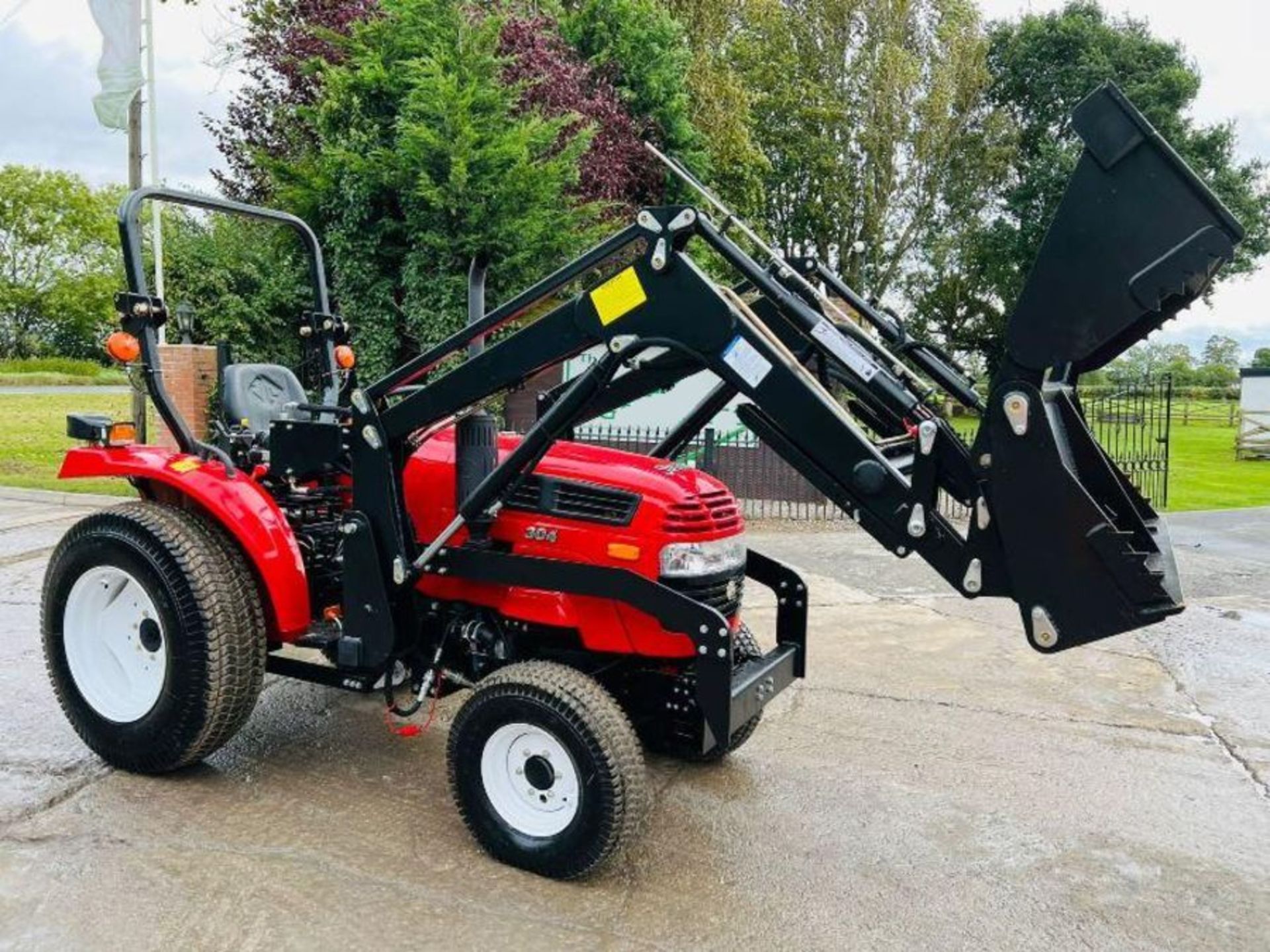 BRAND NEW SIROMER 304 FIELD RANGE 4WD TRACTOR *YEAR 2023* CW LOADER & TURF TYRES - Image 4 of 19