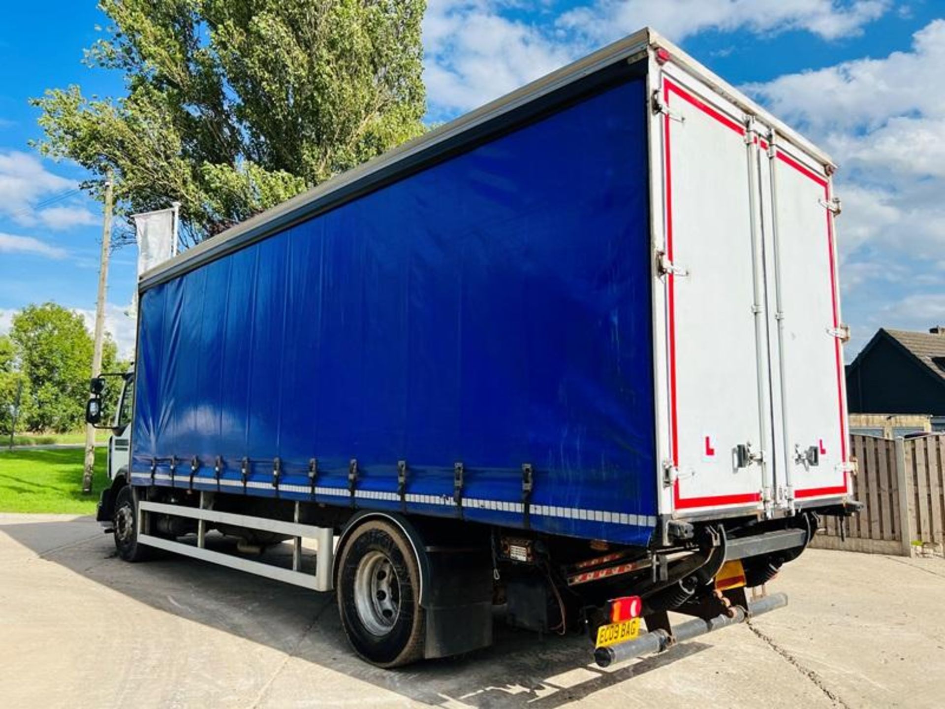 RENAULT MIDLUM 4X2 CURTAIN SIDE LORRY *YEAR 2009* C/W TAIL LIFT - Image 5 of 13