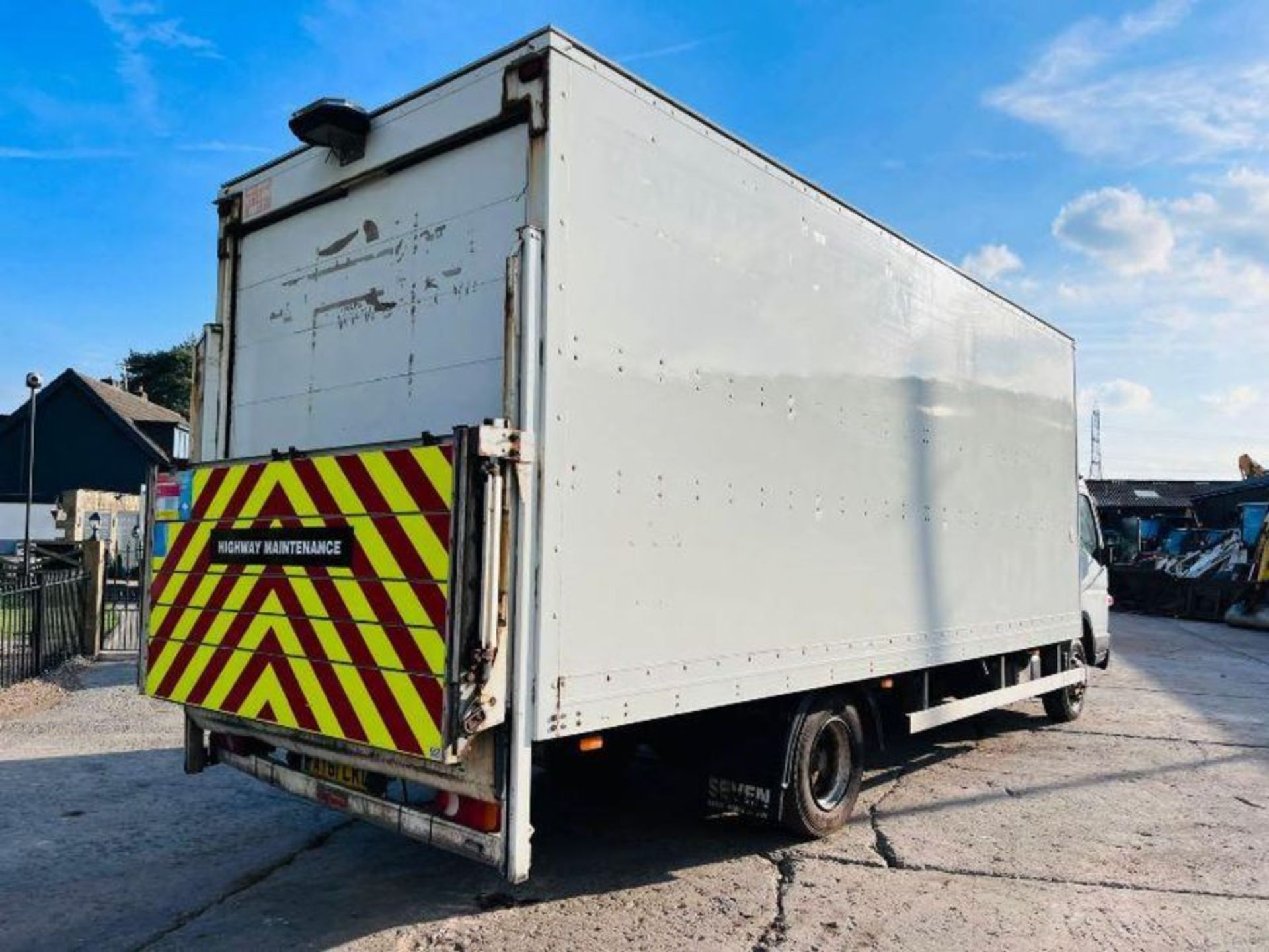 MITSUBISHI FUSO FE85 7.5TON BOX TRUCK *YEAR 2011* C/W HYDRAULIC REAR TAIL LIFT - Image 8 of 13