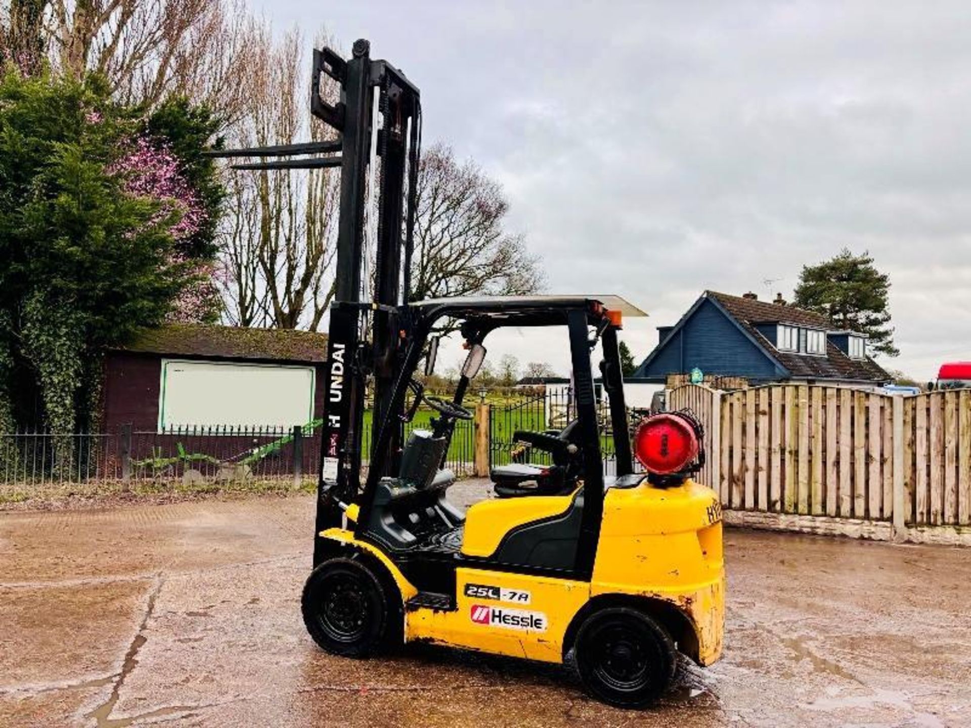 HYUNDAI 25L-7A FORKLIFT *YEAR 2016* C/W PALLET TINES - Image 6 of 15