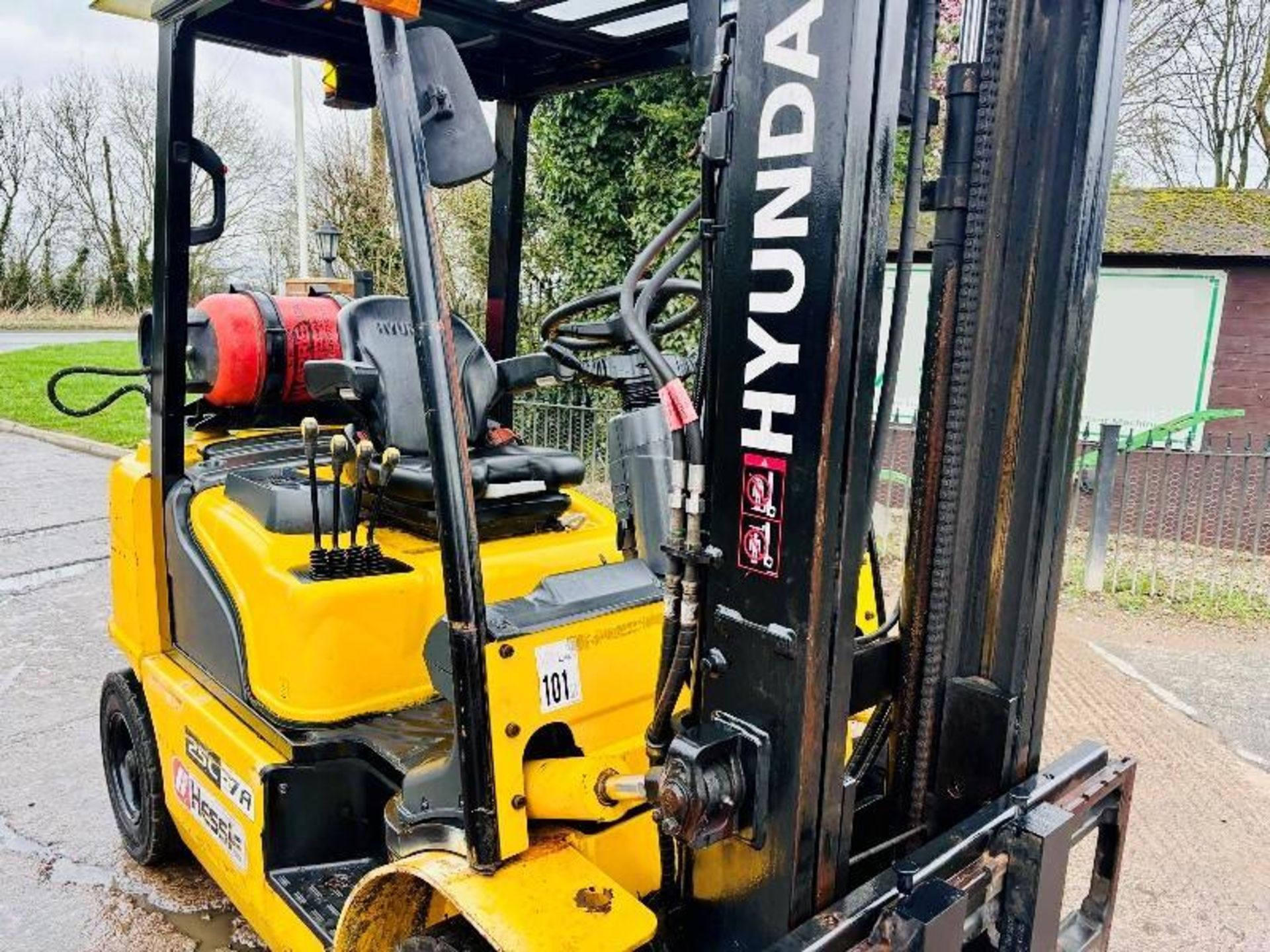 HYUNDAI 25L-7A FORKLIFT *YEAR 2016* C/W PALLET TINES - Image 4 of 15
