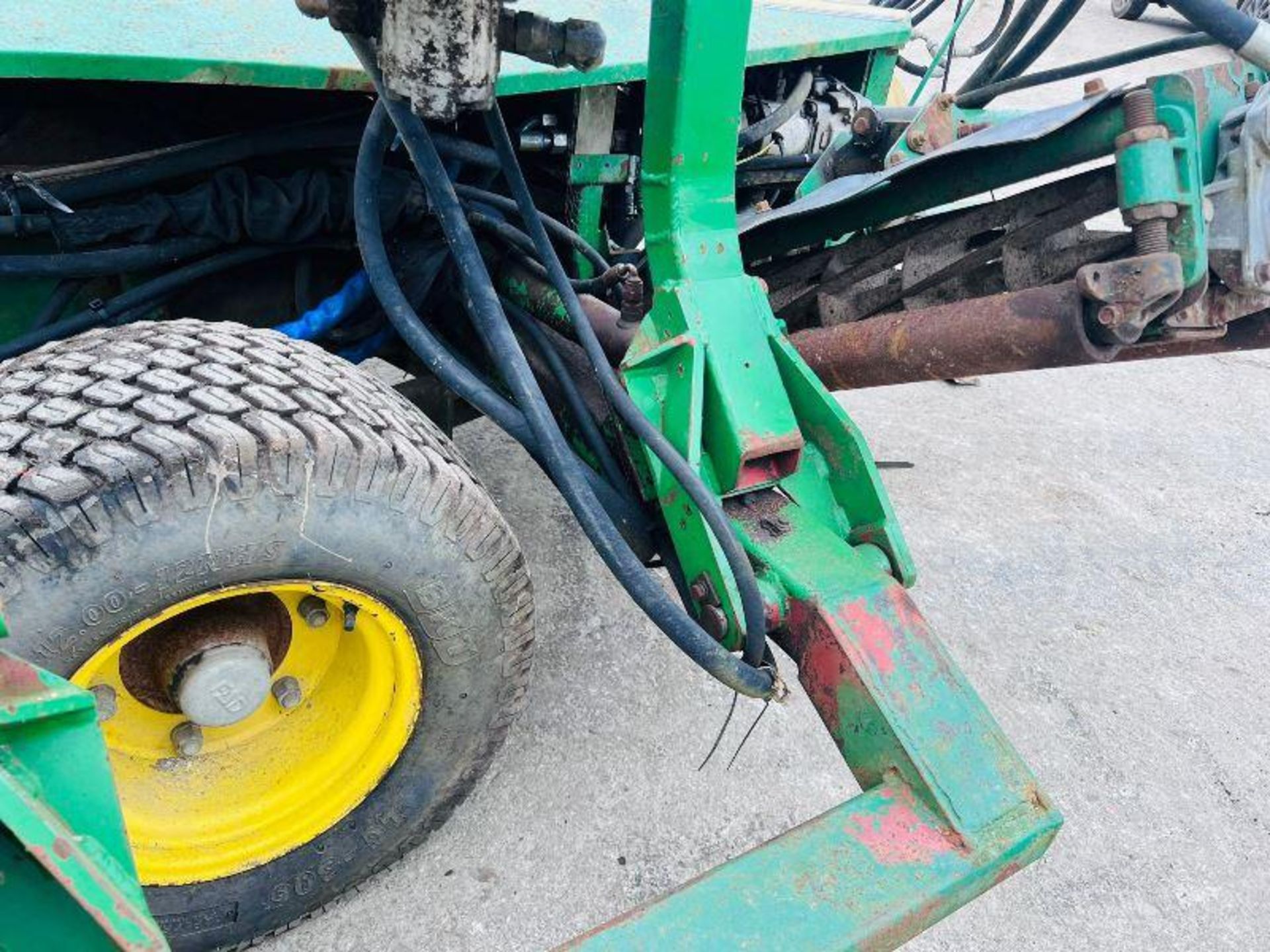 JOHN DEERE 365 9 GANG REEL MOWER - Image 11 of 14