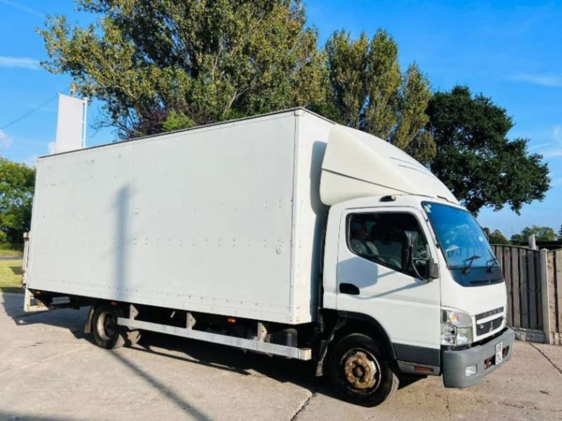 MITSUBISHI FUSO FE85 7.5TON BOX TRUCK *YEAR 2011* C/W HYDRAULIC REAR TAIL LIFT - Image 11 of 13