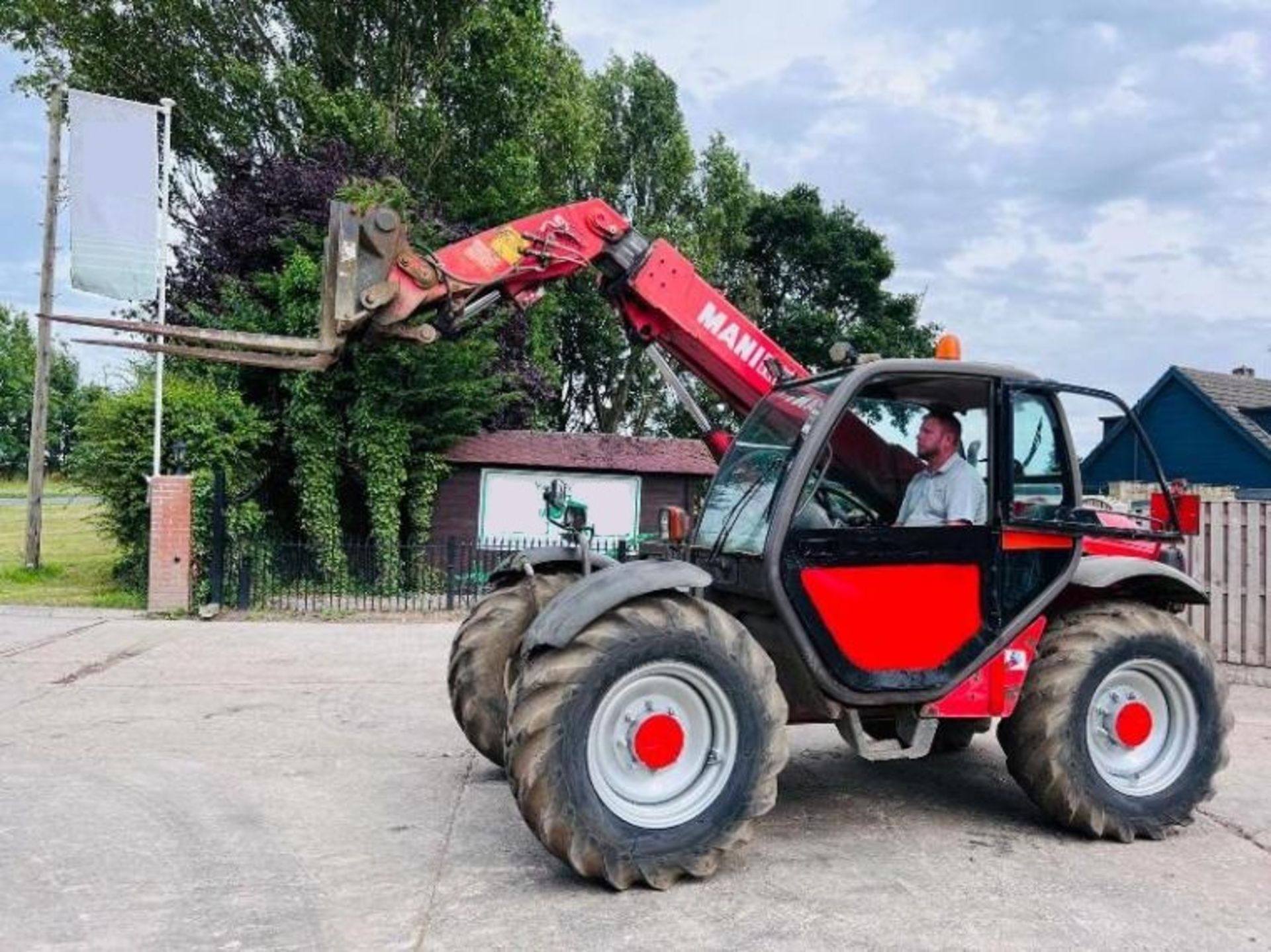 MANITOU MLT526T 4WD TELEHANDLER C/W PALLET TINES. - Bild 10 aus 13