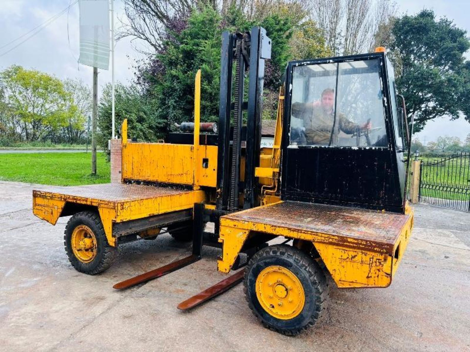 LANCER BOSS 437/MKVA-1 SIDE LOAD DIESEL FORKLIFT C/W PERKINS ENGINE - Image 4 of 13