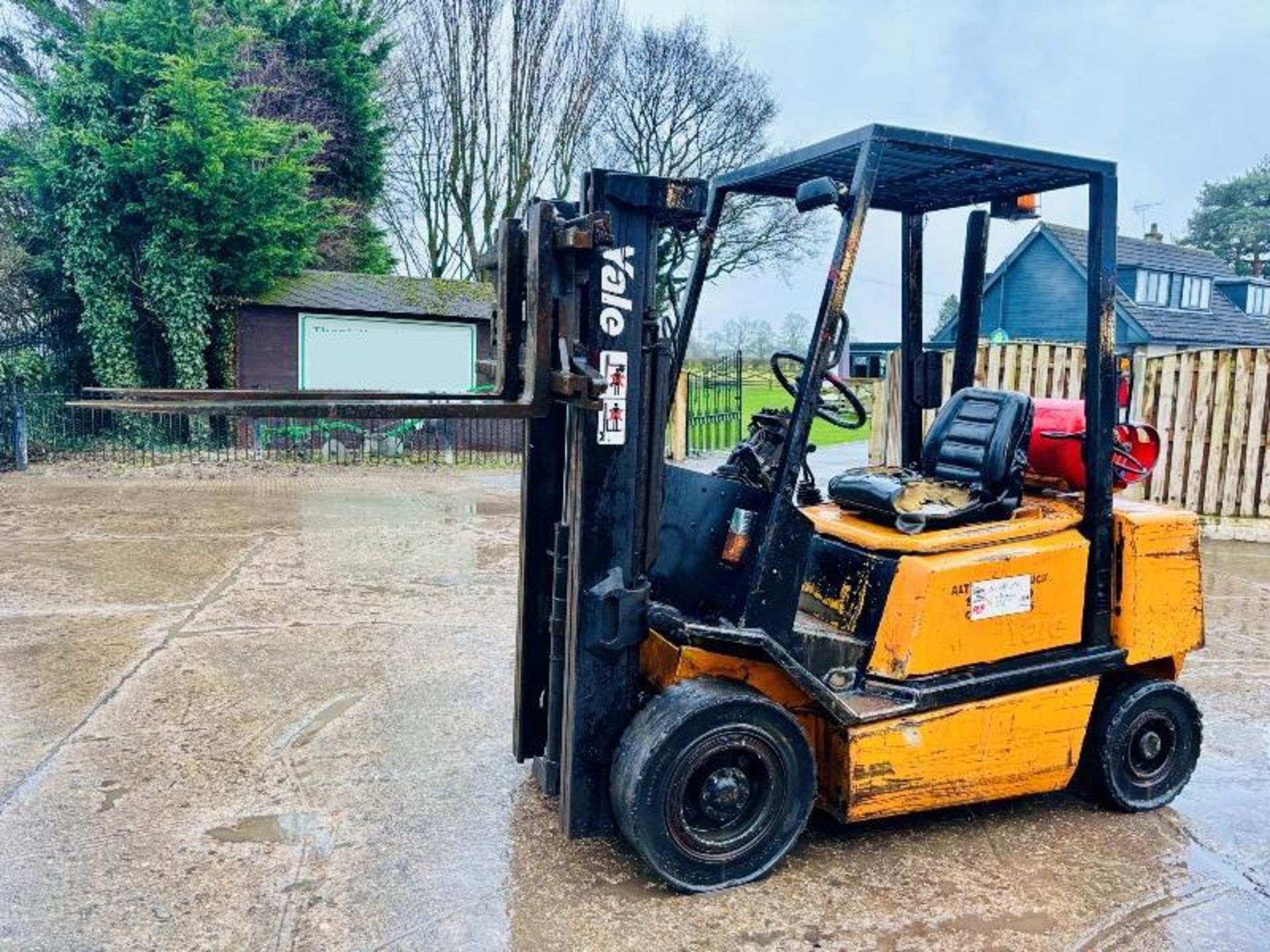 YALE GLP25RF FORKLIFT *CONTAINER SPEC* C/W SIDE SHIFT - Image 13 of 13