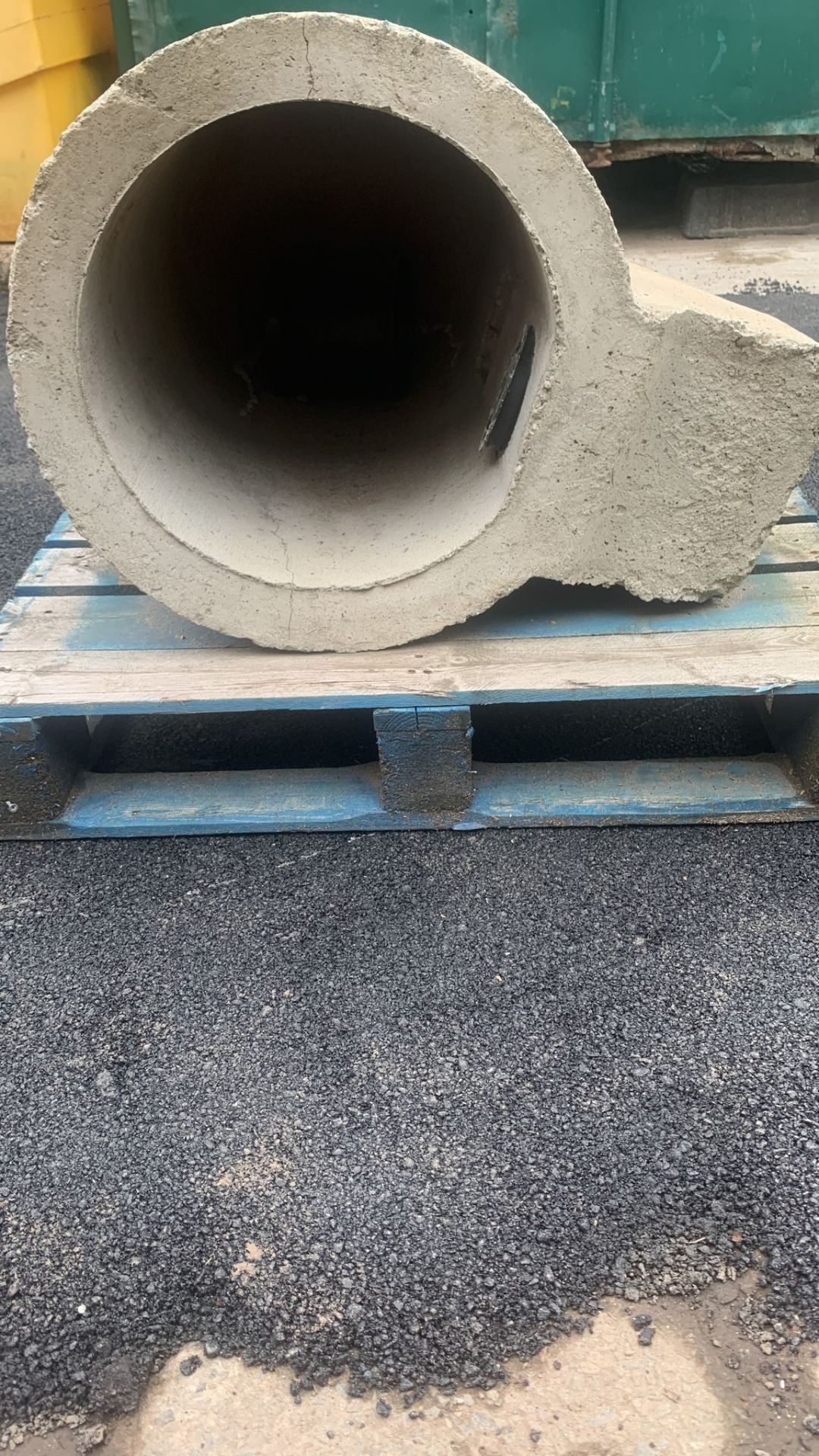 CONCRETE ROAD GULLY WIDTH INSIDE 450MM LENGTH 900MM - Image 2 of 3