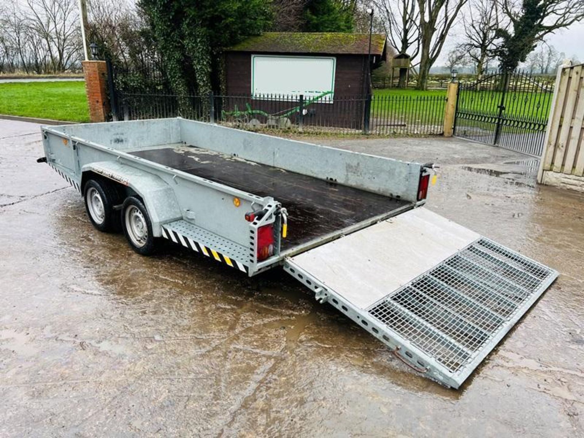 BRIAN JAMES TWIN AXLE CARGO SHIFTER TRAILER C/W DROP DOWN LOADING RAMP - Image 10 of 10