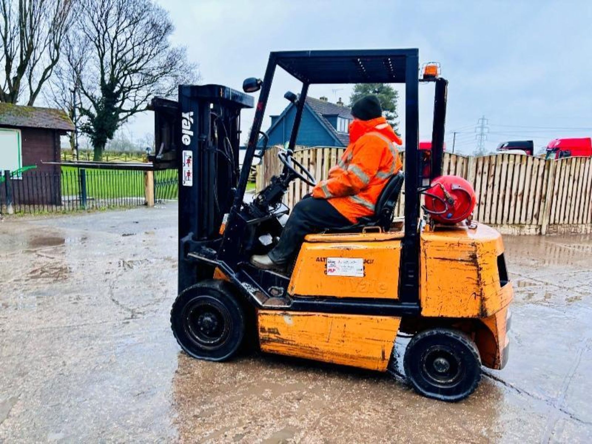 YALE GLP25RF FORKLIFT *CONTAINER SPEC* C/W SIDE SHIFT - Image 11 of 13