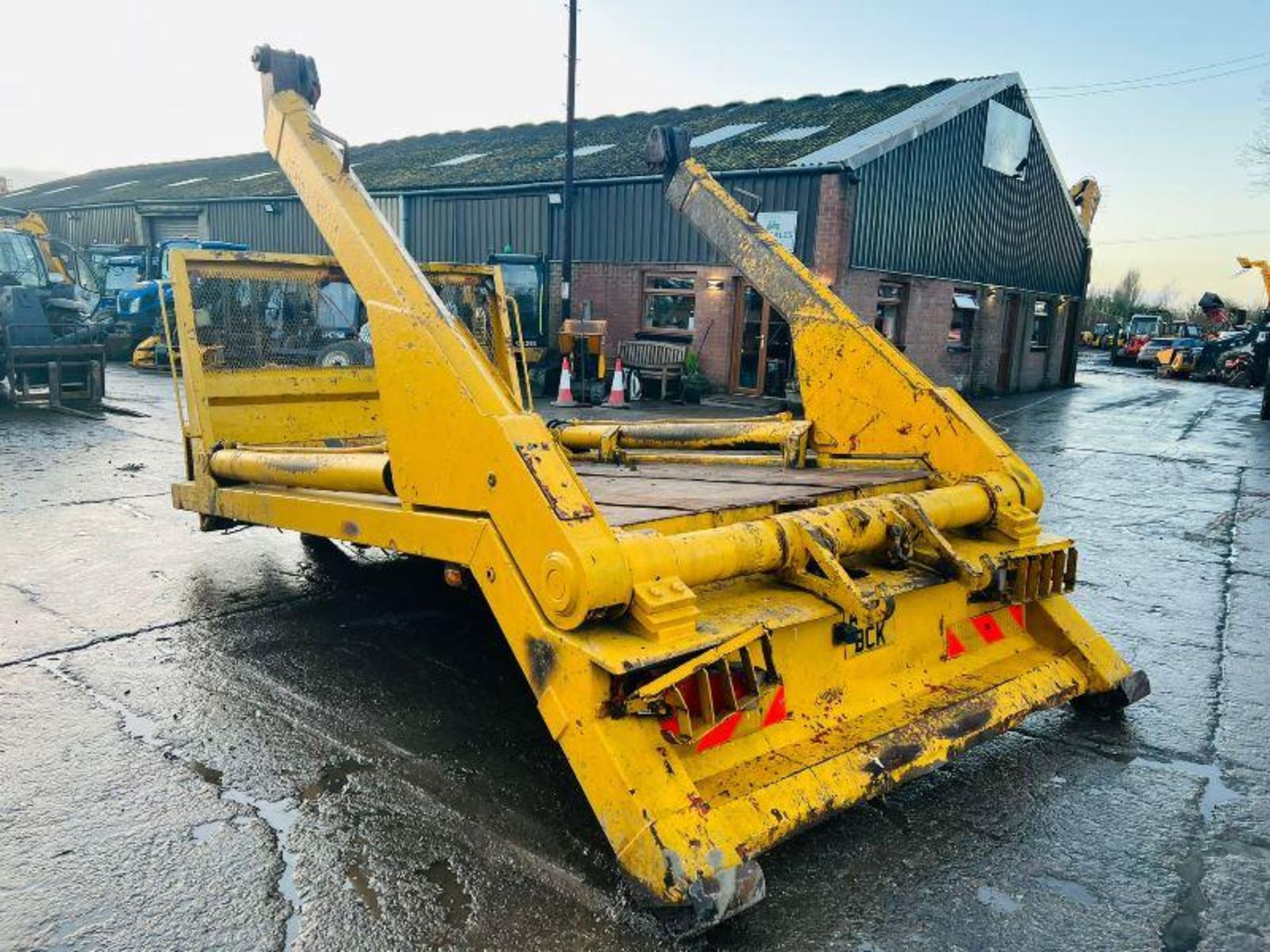 SKIP LIFTING GEAR TO SUIT LORRY - Image 7 of 12