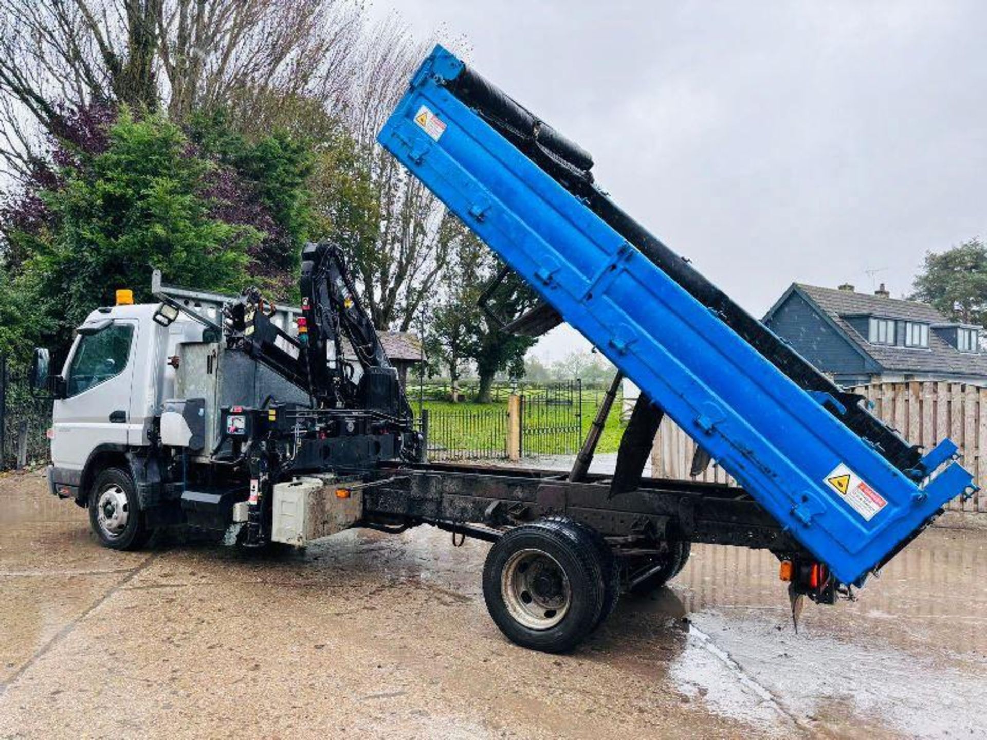 MITSUBISHI CANTER 7C18 4X2 TIPPER LORRY C/W HIAB CRANE - Image 9 of 17