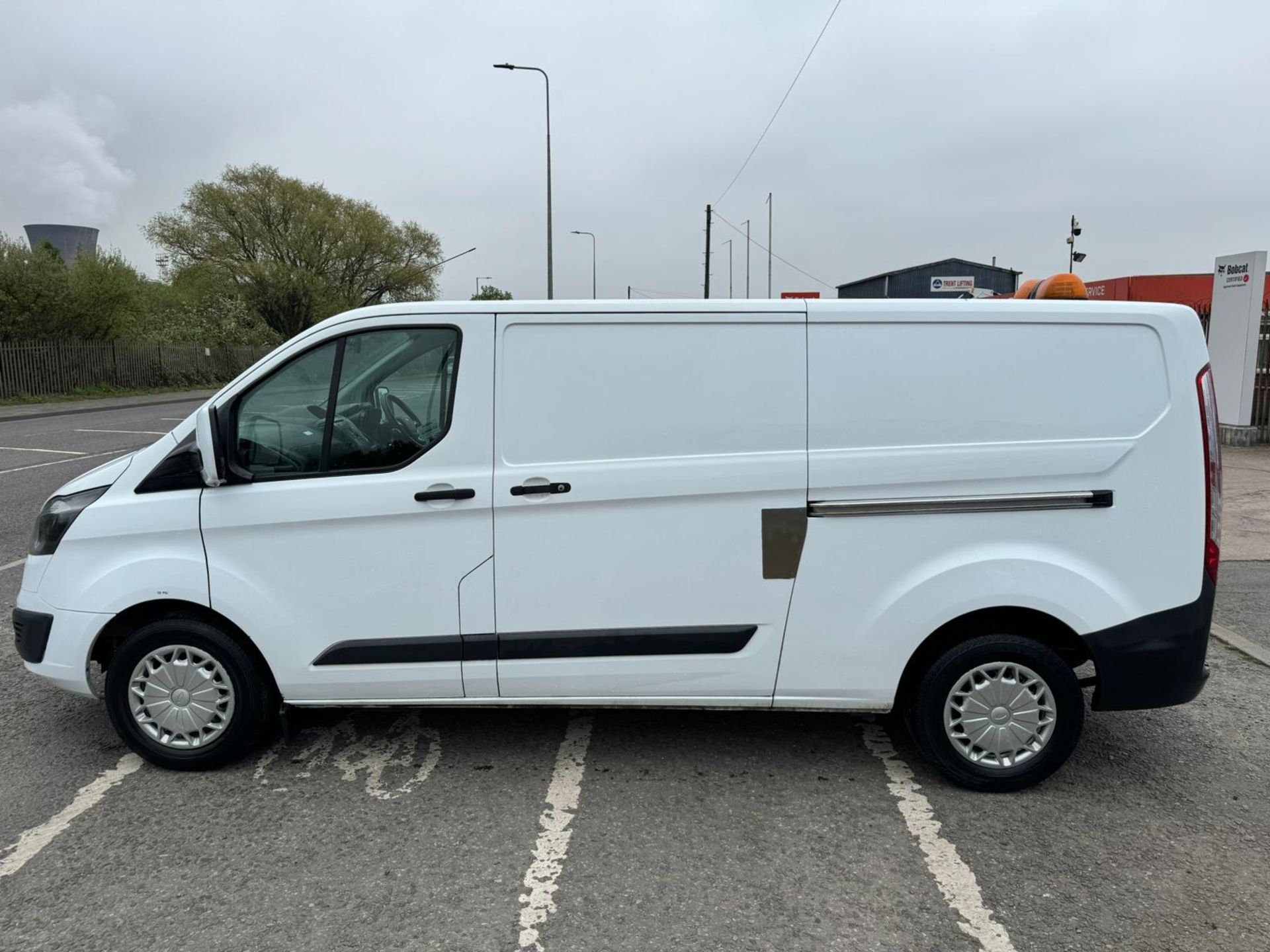 2016 65 FORD TRANSIT CUSTOM LWB PANEL VAN - 114K MILES - AIR CON - SAT NAV - TAILGATE - Image 10 of 11