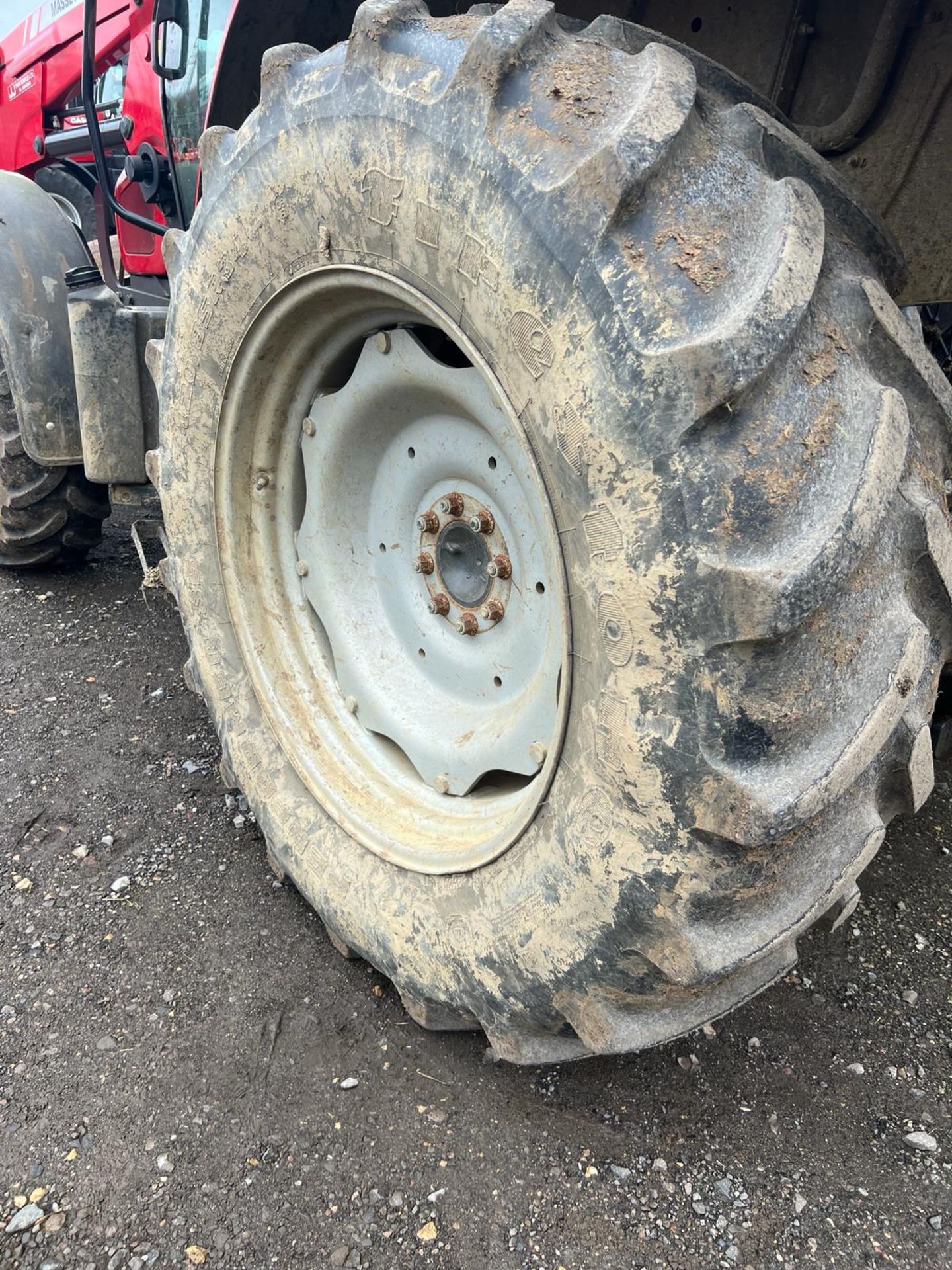 2010 MASSEY FERGUSON 5455 - LOADER TRACTOR - 7700 HOURS - Image 14 of 30