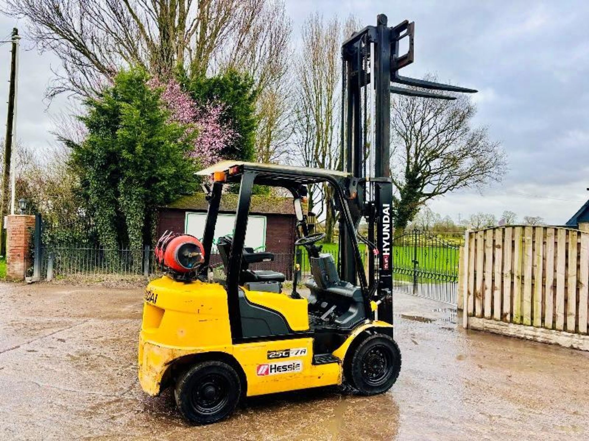 HYUNDAI 25L-7A FORKLIFT *YEAR 2016* C/W PALLET TINES - Image 5 of 15