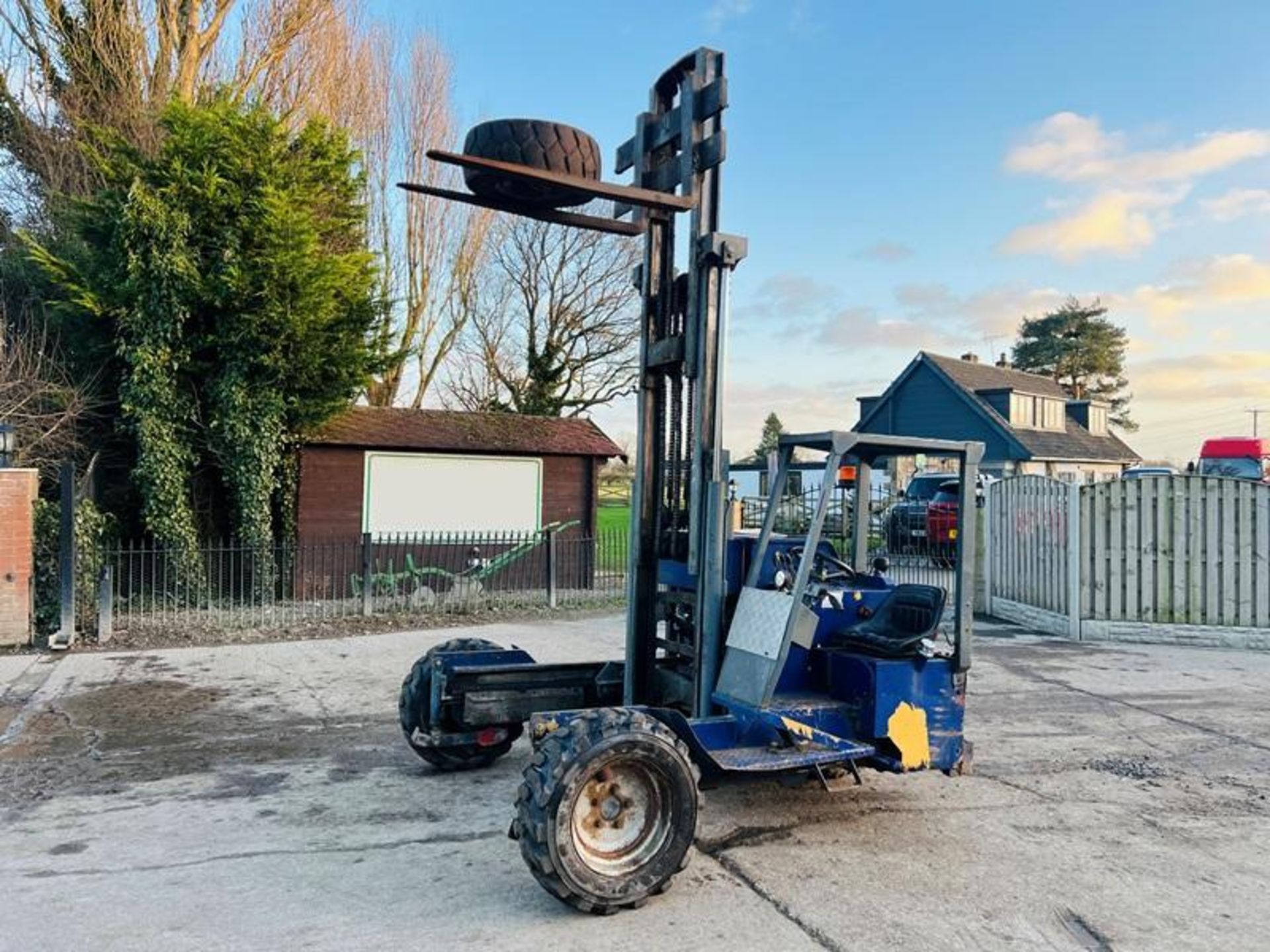 MOFFETT M2275 DIESEL FORKLIFT C/W SUPPORT LEGS & PUSH OUT BOOM - Image 10 of 14