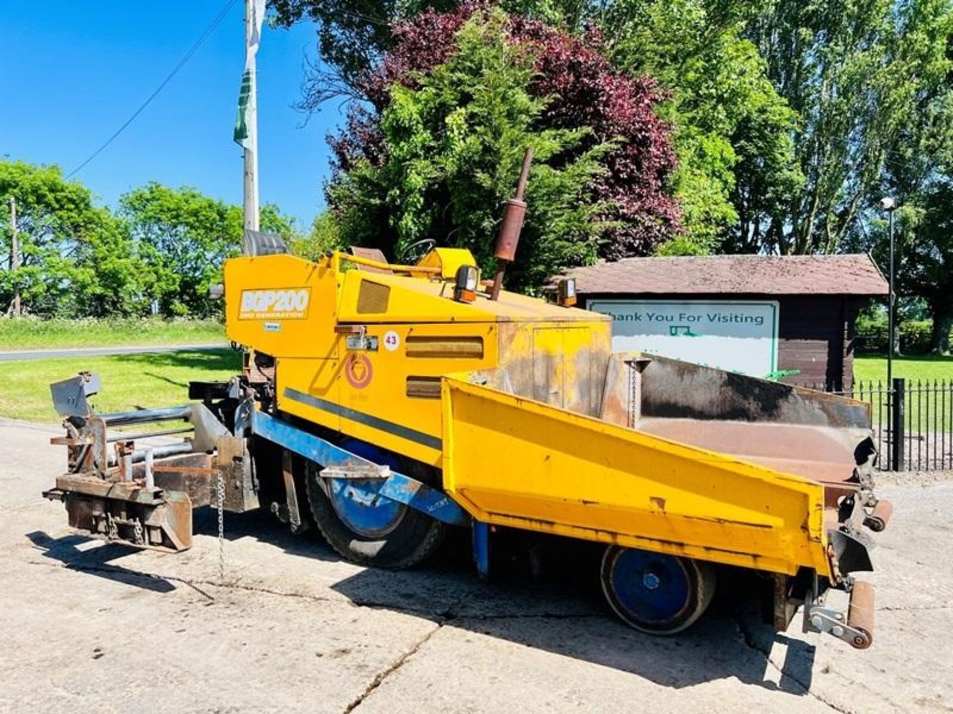 BARBER GREEN BG200 TARMAC PAVER C/W DUAL CONTROL DRIVE