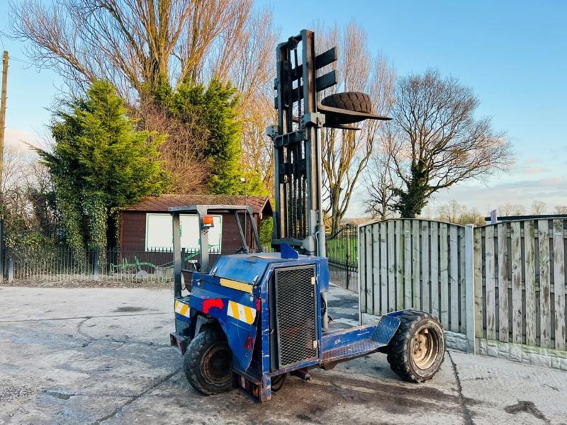 MOFFETT M2275 DIESEL FORKLIFT C/W SUPPORT LEGS & PUSH OUT BOOM - Image 13 of 14