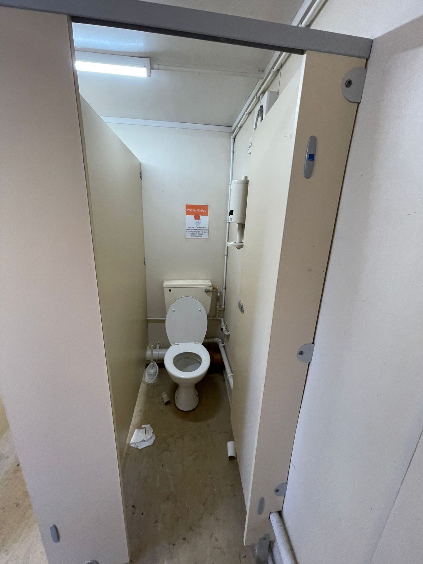 16X10FT TOILET BLOCK - 1X DISABLED/WOMEN’S TOILET - 3X MALES TOILET AND 3X URINALS - Image 2 of 8