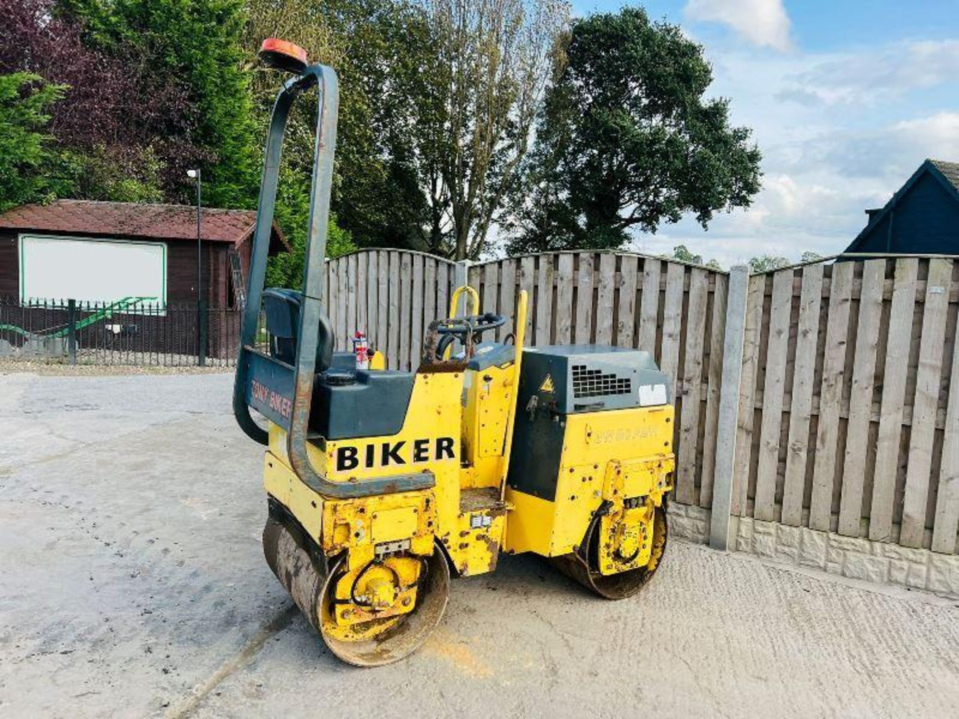 BOMAG BW80 ADH DOUBLE DRUM ROLLER C/W ROLE BAR - Image 10 of 12