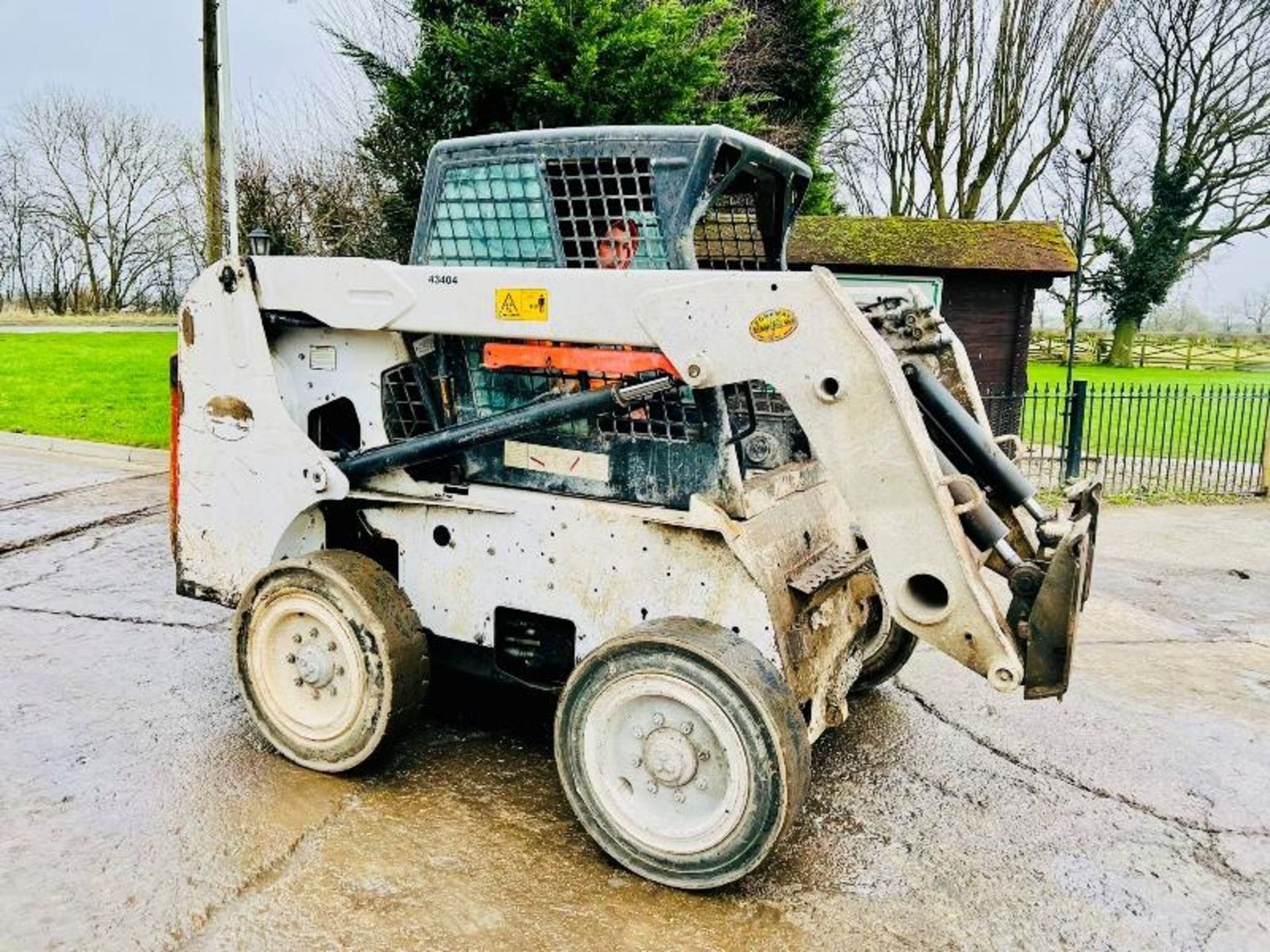 BOBCAT S220 SKIDSTEER *HIGH FLOW* C/W SOLID TYRES - Image 10 of 15