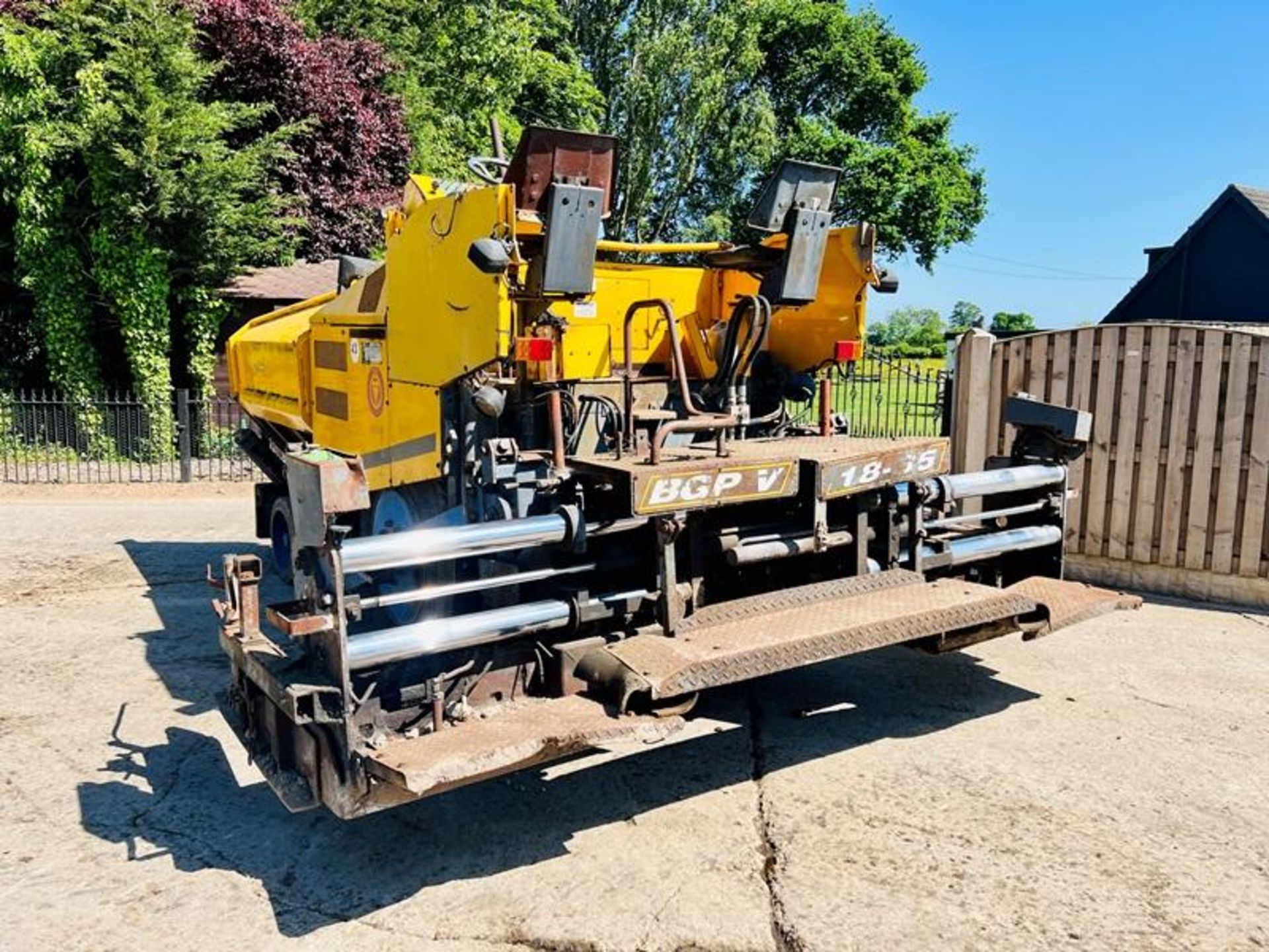 BARBER GREEN BG200 TARMAC PAVER C/W DUAL CONTROL DRIVE - Image 4 of 12