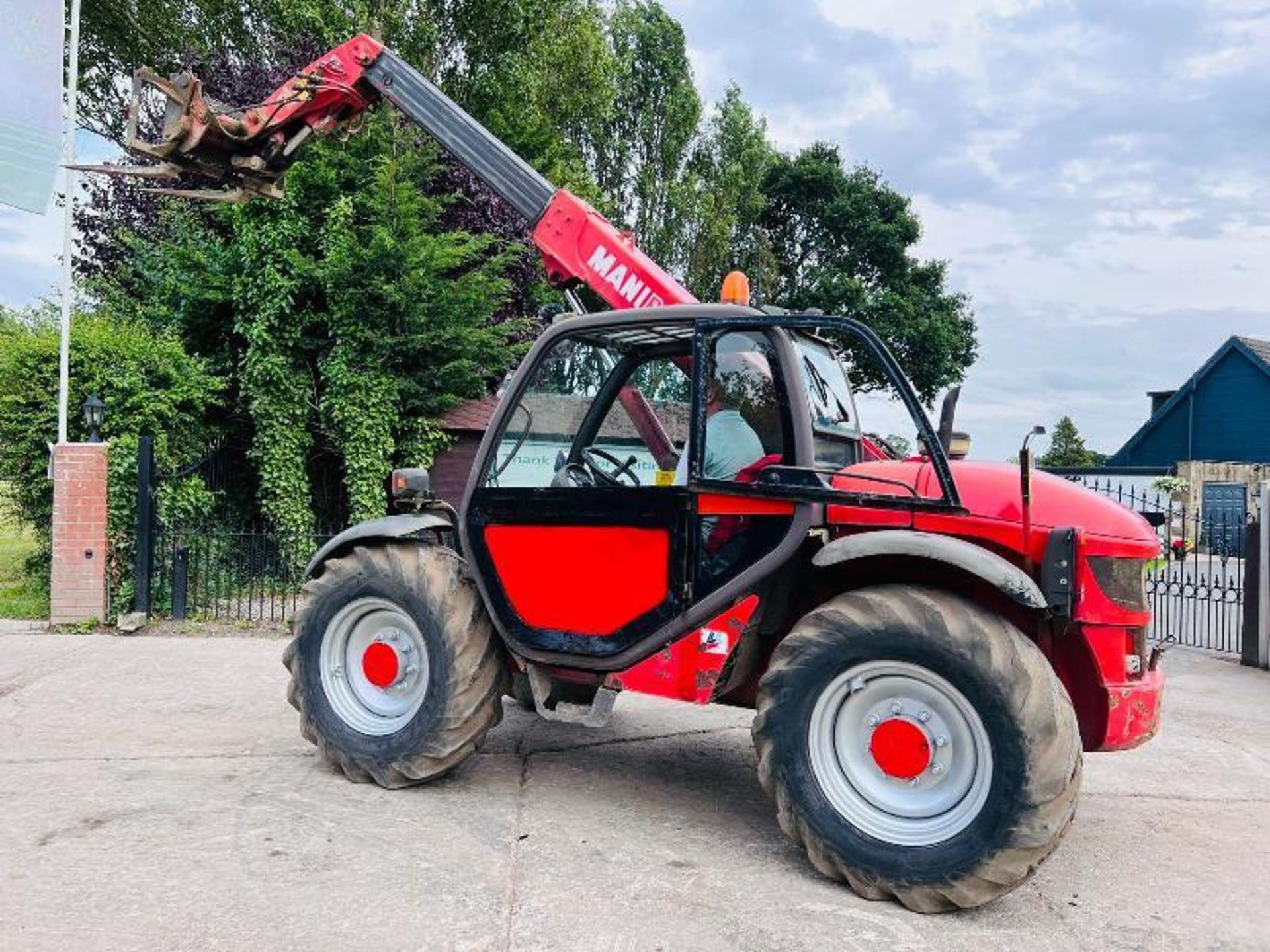 MANITOU MLT526T 4WD TELEHANDLER C/W PALLET TINES. - Bild 4 aus 13