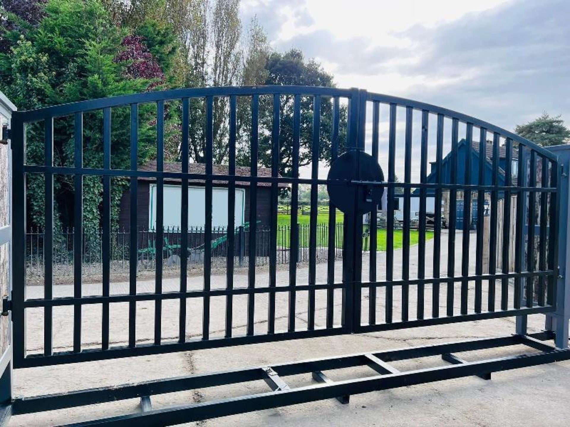 BRAND NEW STEEL TWIN OPENING STEEL GATE'S *15FT X 6FT 2 INCH* - Bild 8 aus 9